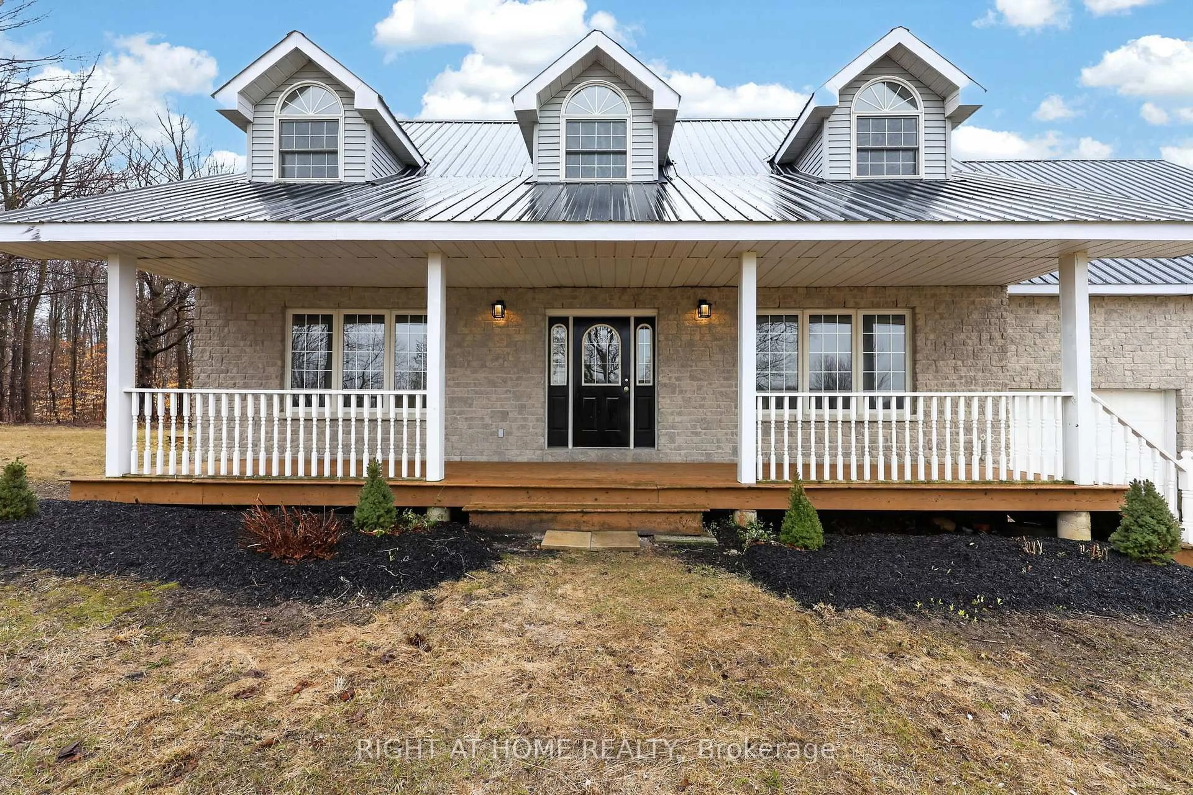 Home with vinyl exterior material, building for 6435 12/13 Stayner Sdrd, Clearview Ontario L0M 1N0