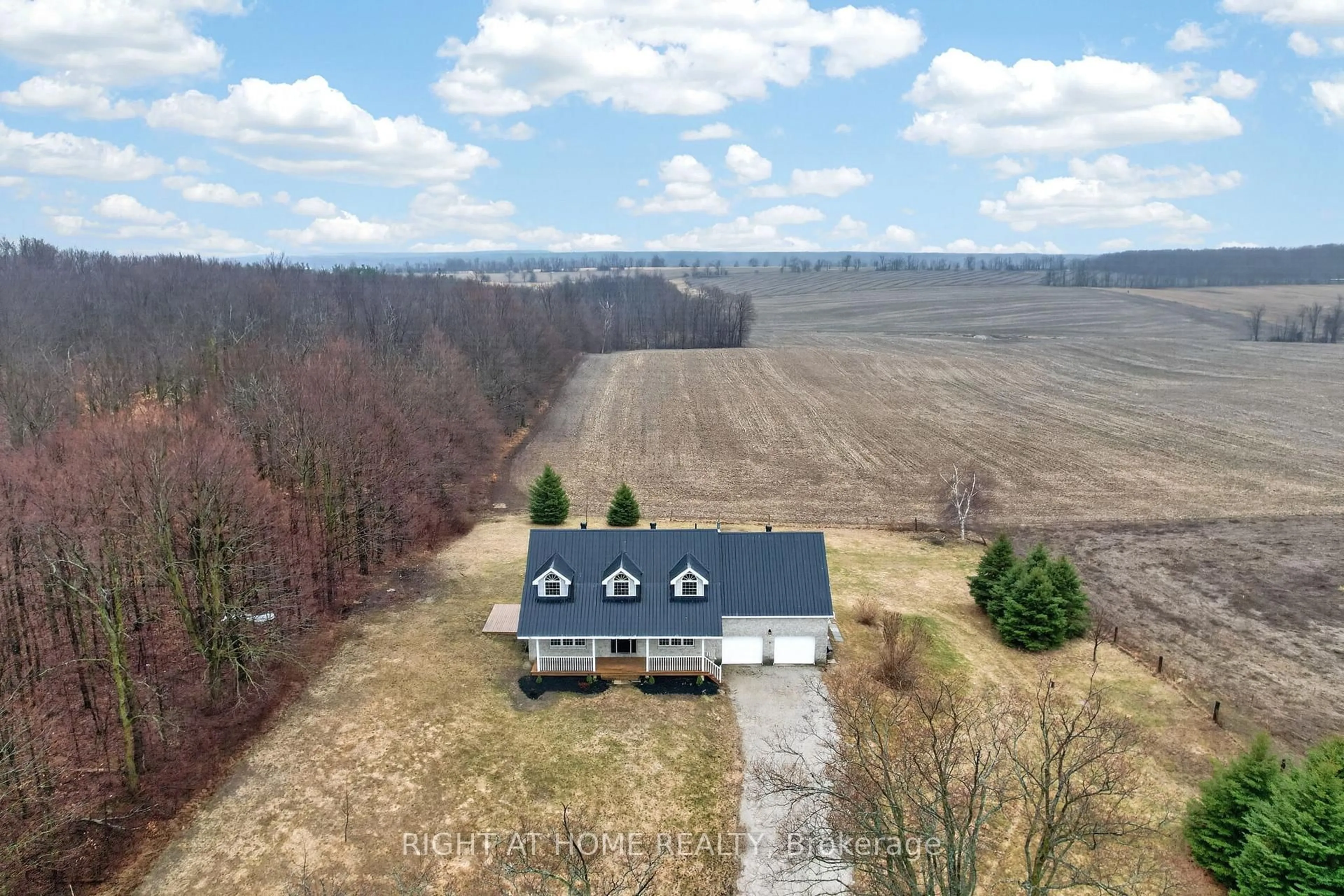A pic from outside/outdoor area/front of a property/back of a property/a pic from drone, unknown for 6435 12/13 Stayner Sdrd, Clearview Ontario L0M 1N0