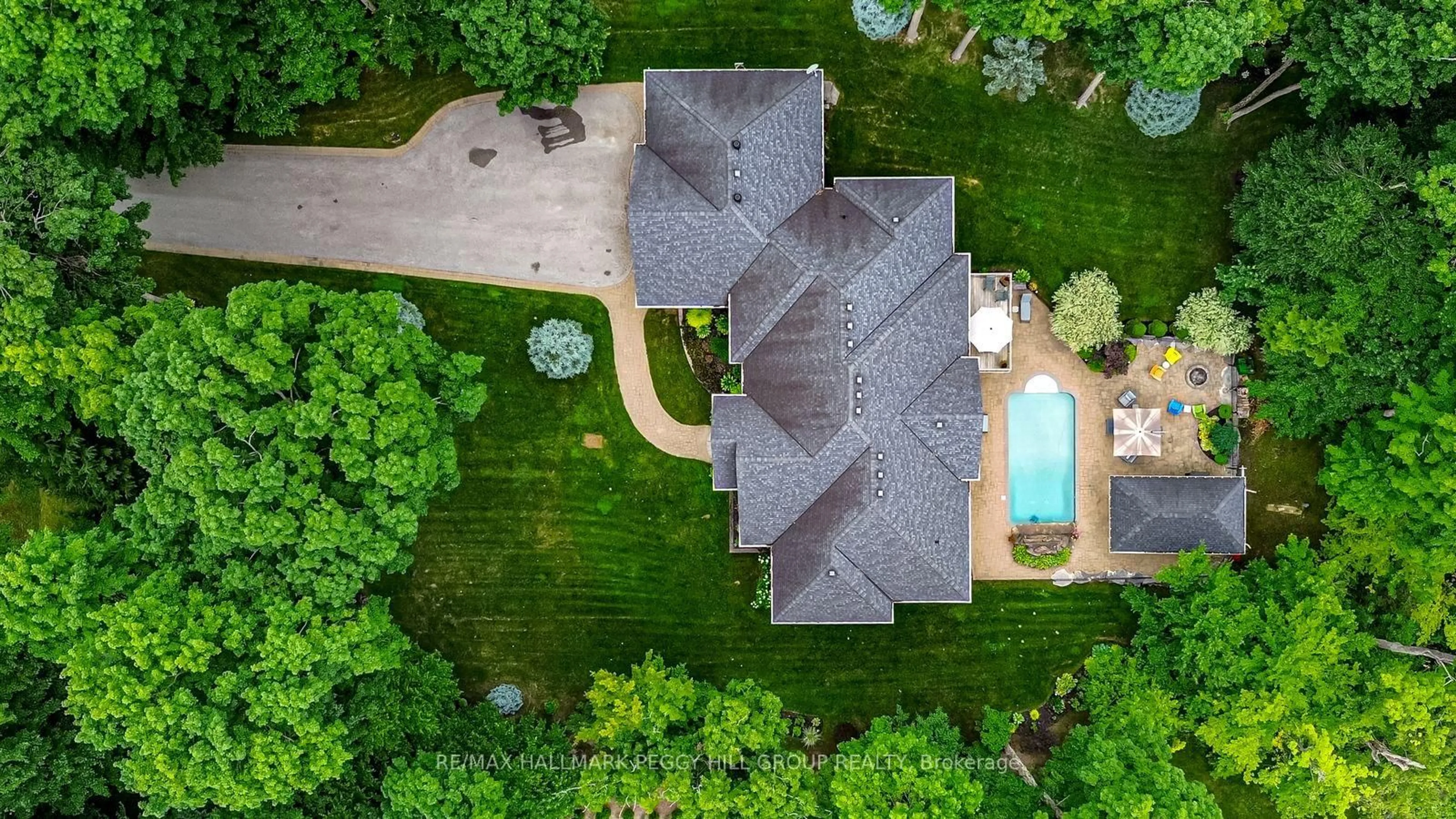 A pic from outside/outdoor area/front of a property/back of a property/a pic from drone, street for 32 Gallagher Cres, Springwater Ontario L9X 0K1