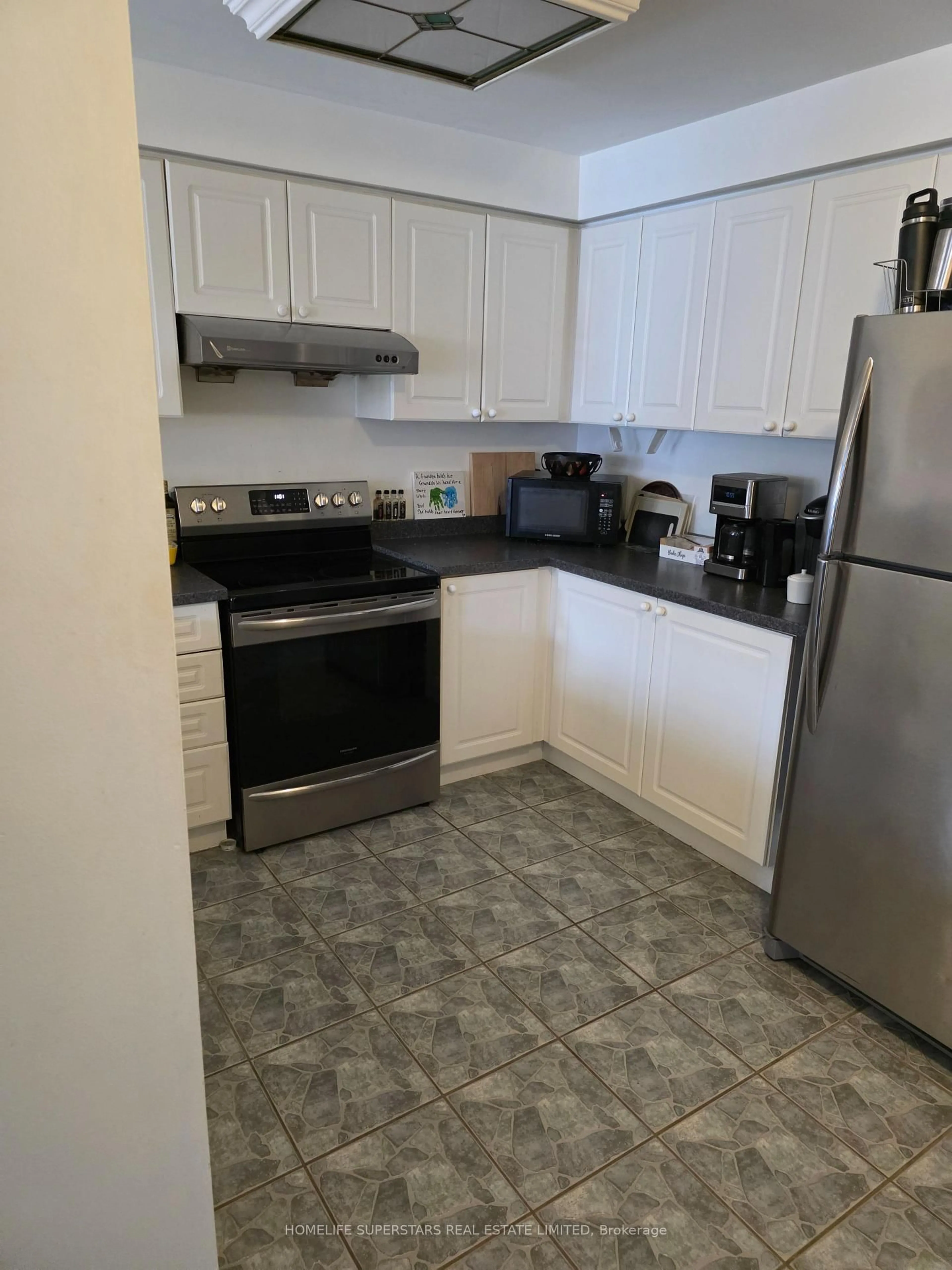 Standard kitchen, unknown for 371 Ferndale Dr, Barrie Ontario L4N 9Y8