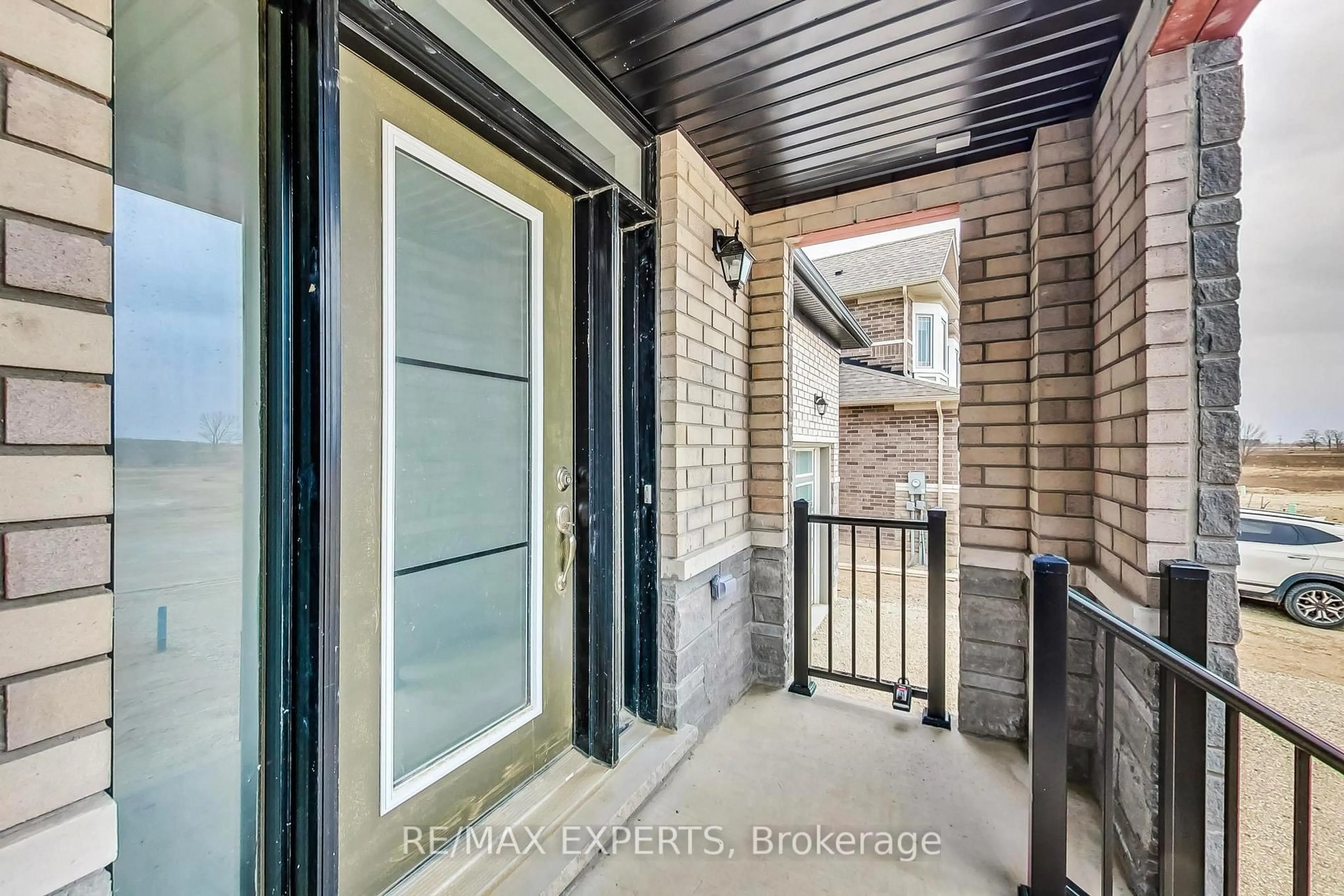 Indoor entryway for 62 Season Cres, Wasaga Beach Ontario L9Z 0M5