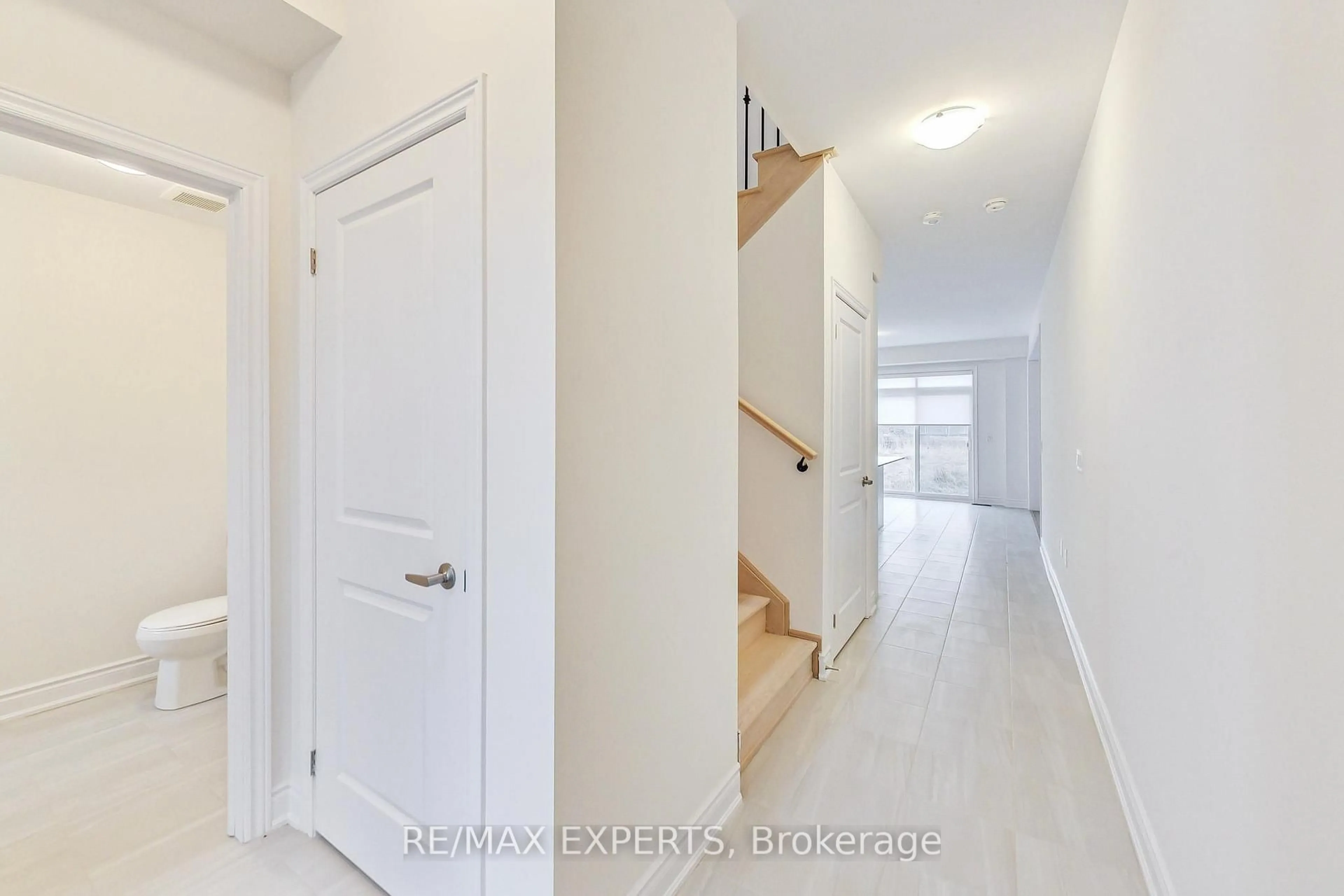 Indoor entryway for 62 Season Cres, Wasaga Beach Ontario L9Z 0M5