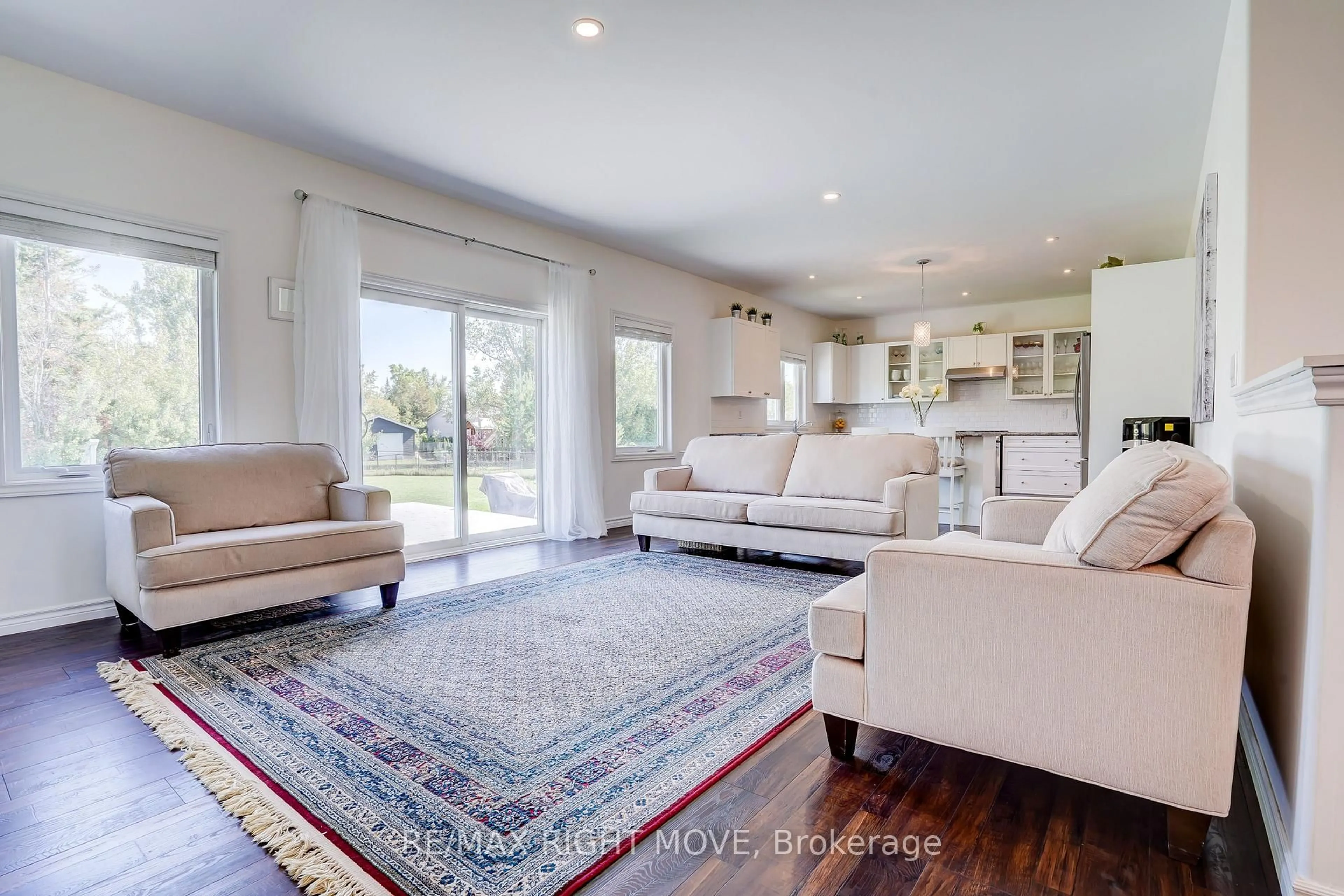 Living room with furniture, unknown for 15 Keyzer Dr, Oro-Medonte Ontario L3V 8N7