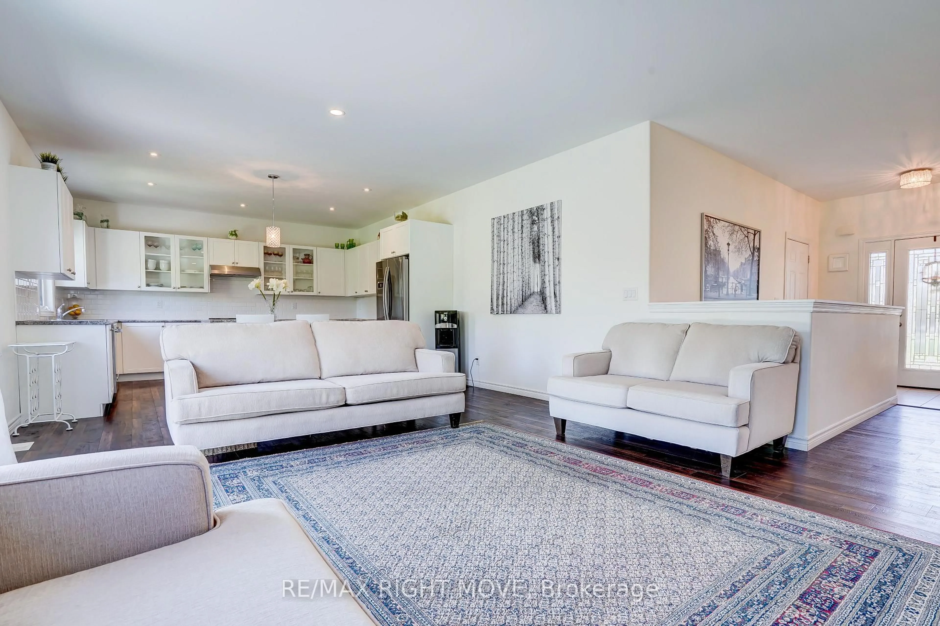 Living room with furniture, unknown for 15 Keyzer Dr, Oro-Medonte Ontario L3V 8N7