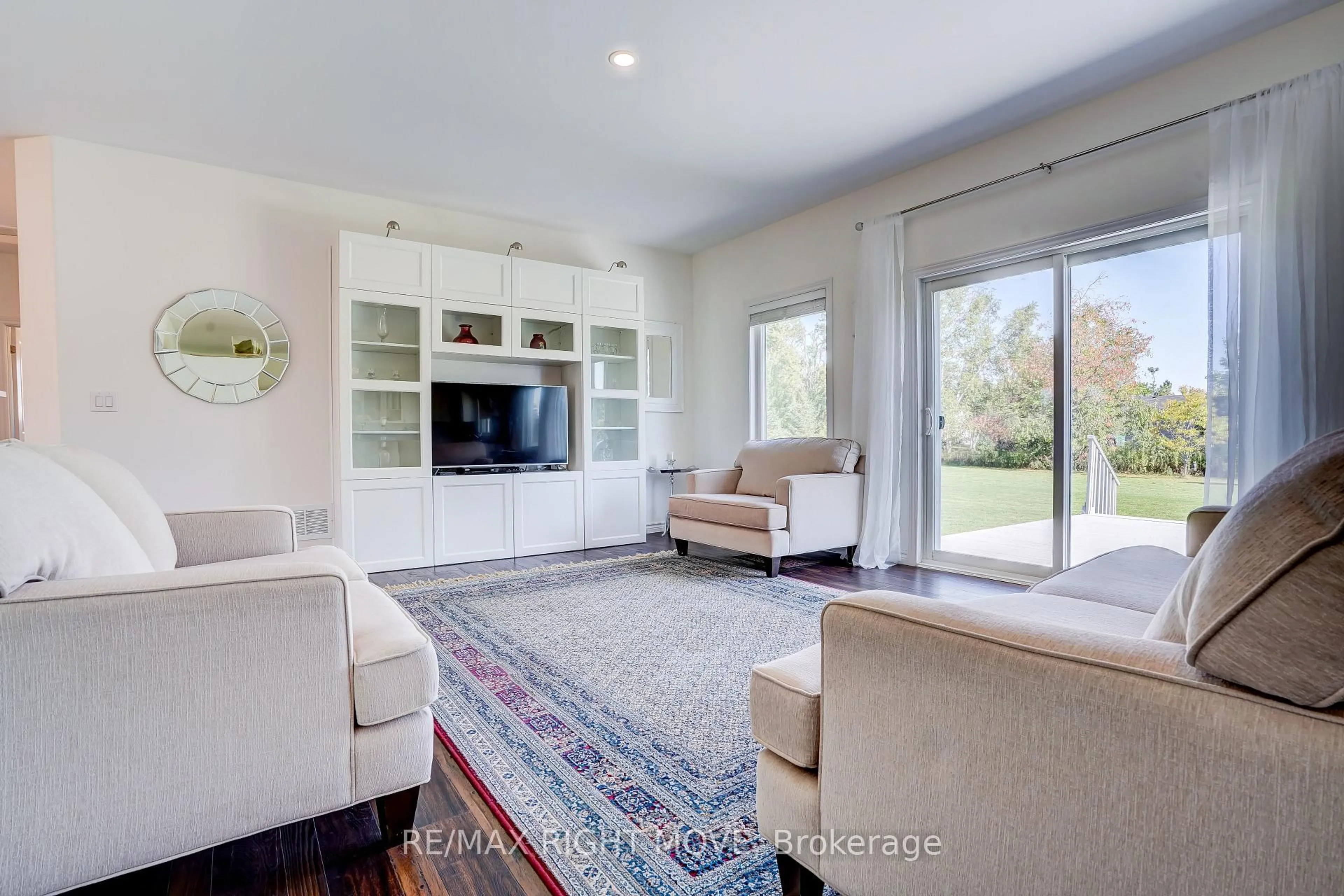 Living room with furniture, unknown for 15 Keyzer Dr, Oro-Medonte Ontario L3V 8N7