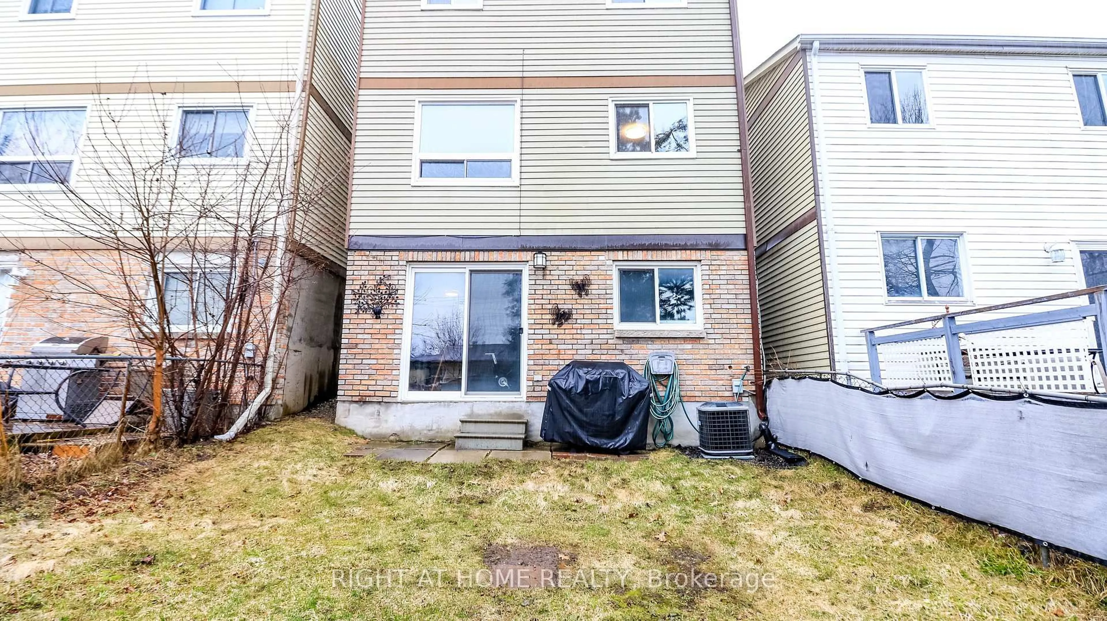 Unknown for 21 Robin Crt, Barrie Ontario L4M 5L9