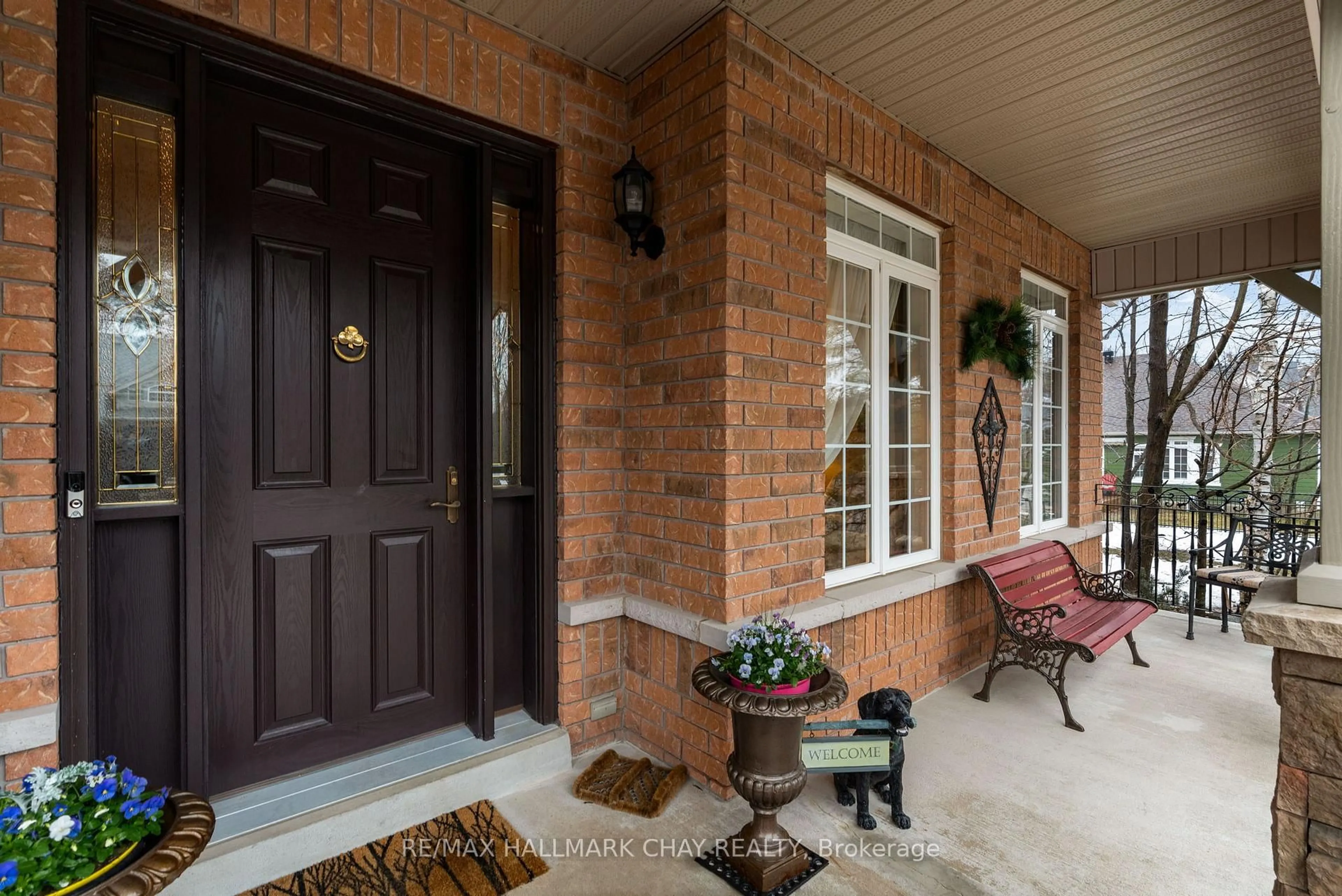 Indoor entryway for 6 Oakmont Ave, Oro-Medonte Ontario L0L 2L0