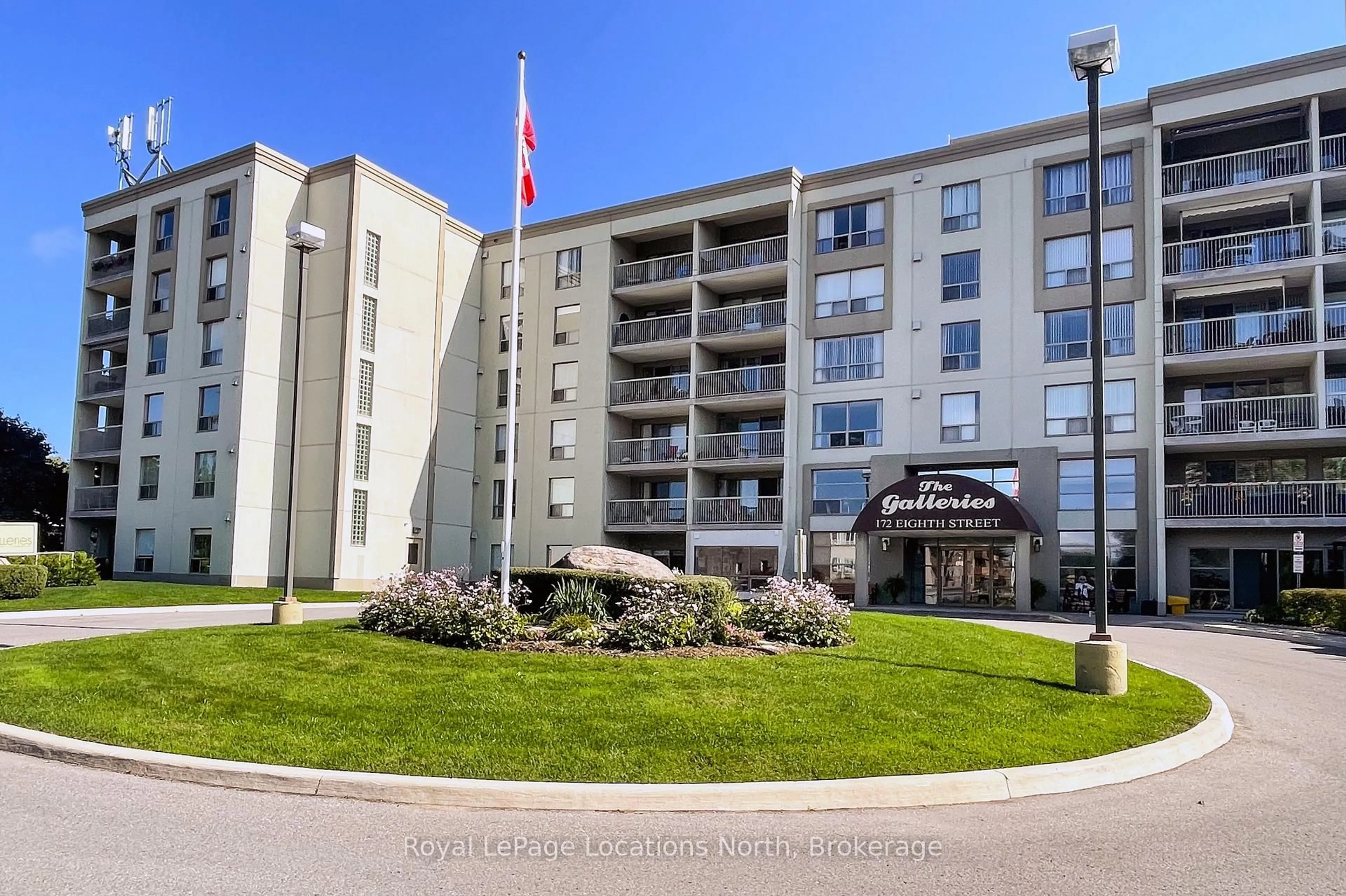 Patio, building for 172 Eighth St #307, Collingwood Ontario L9Y 4T2