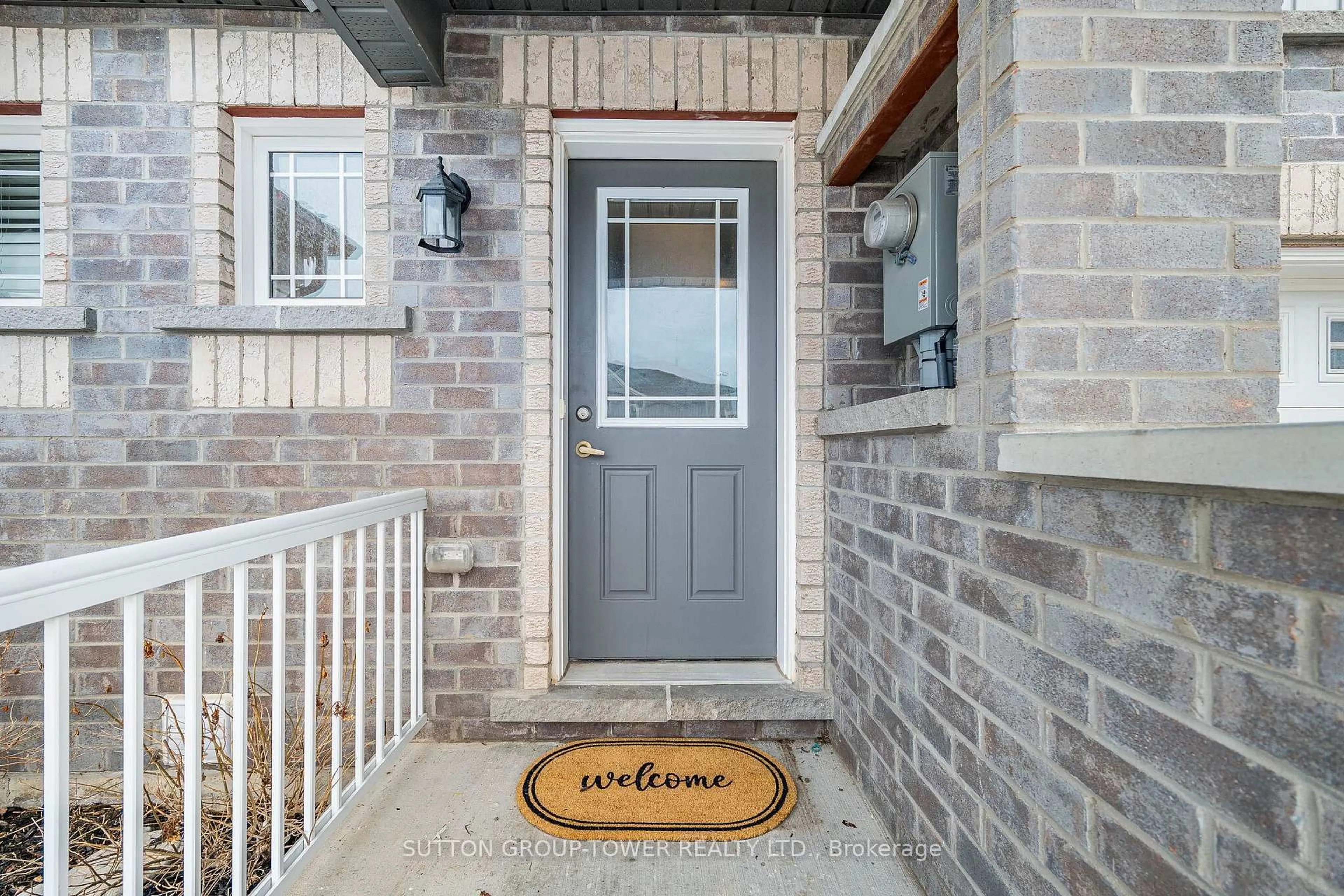 Indoor entryway for 59 Frank's Way, Barrie Ontario L4N 3J1
