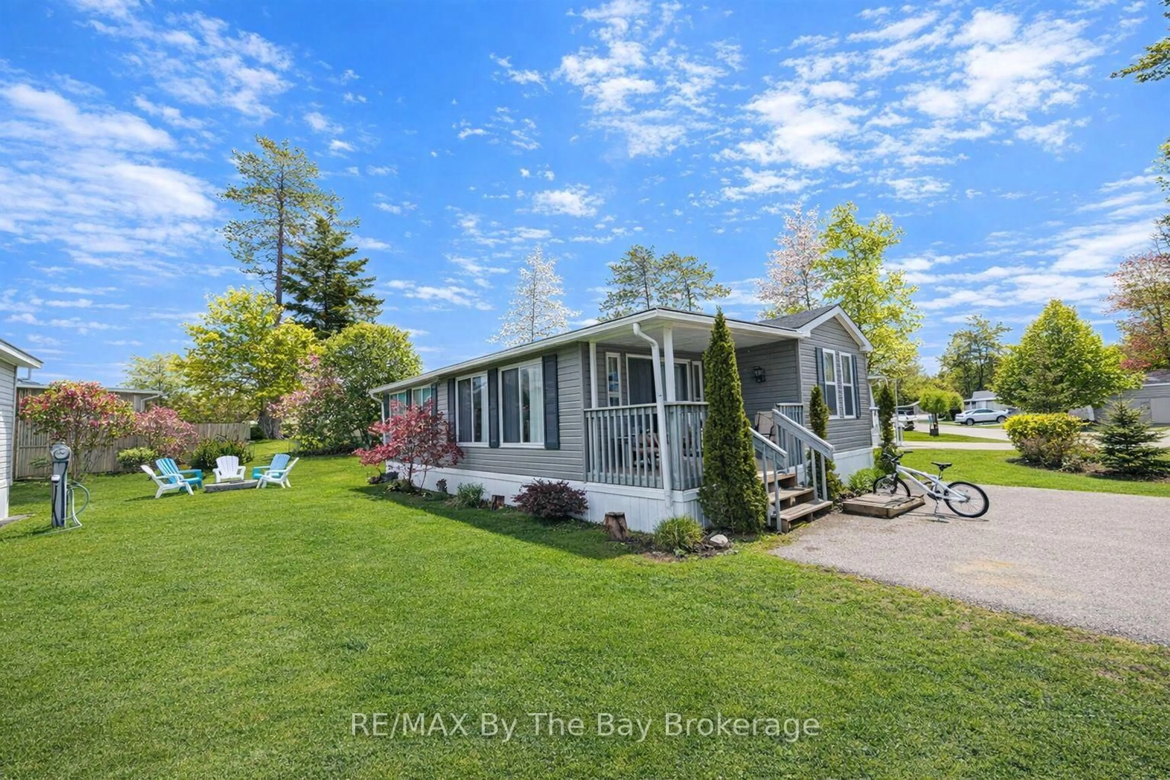 Patio, water/lake/river/ocean view for 13 CHIPPEWA Tr, Wasaga Beach Ontario L9Z 1X7