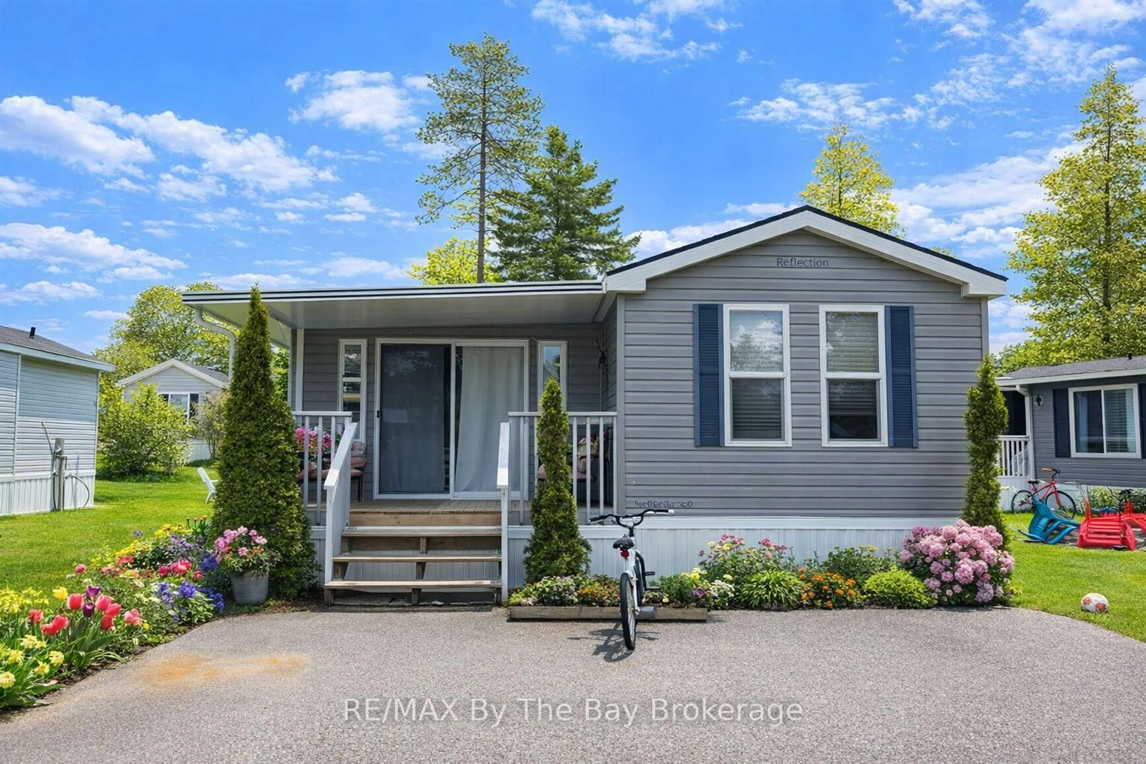 Home with vinyl exterior material, street for 13 CHIPPEWA Tr, Wasaga Beach Ontario L9Z 1X7