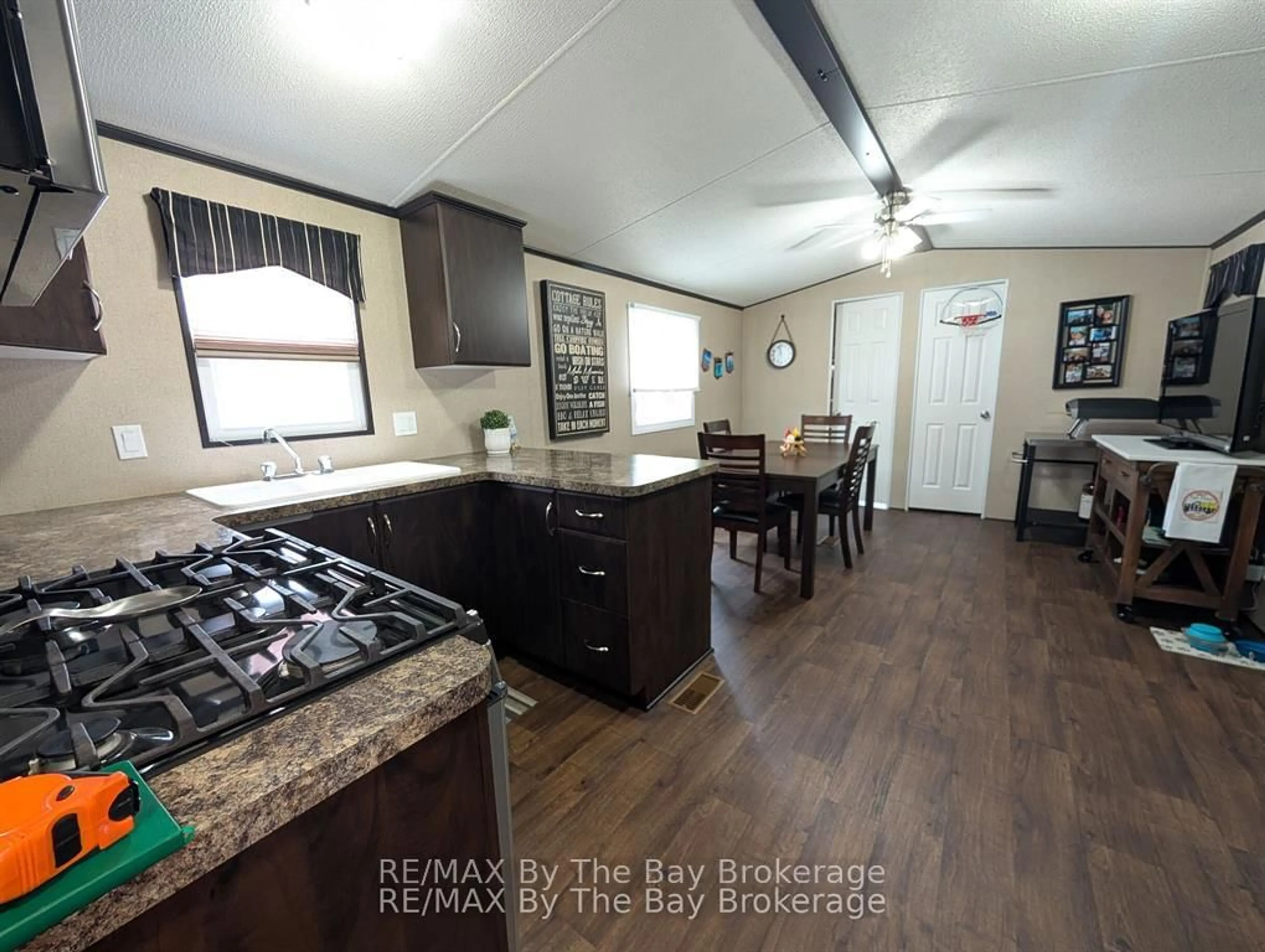 Open concept kitchen, unknown for 13 CHIPPEWA Tr, Wasaga Beach Ontario L9Z 1X7