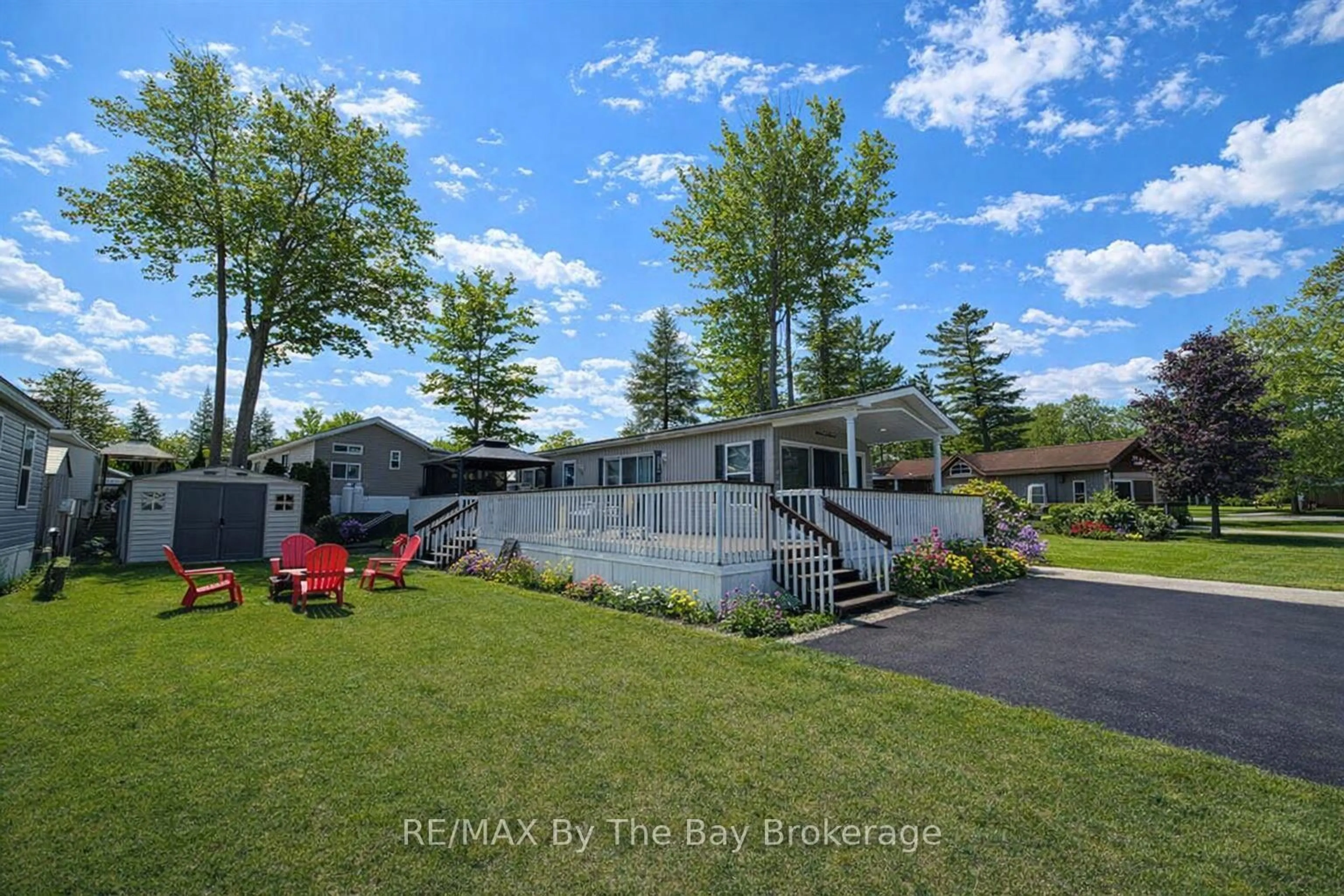 Patio, water/lake/river/ocean view for 5 CHIPPEWA Tr, Wasaga Beach Ontario L9Z 1X7