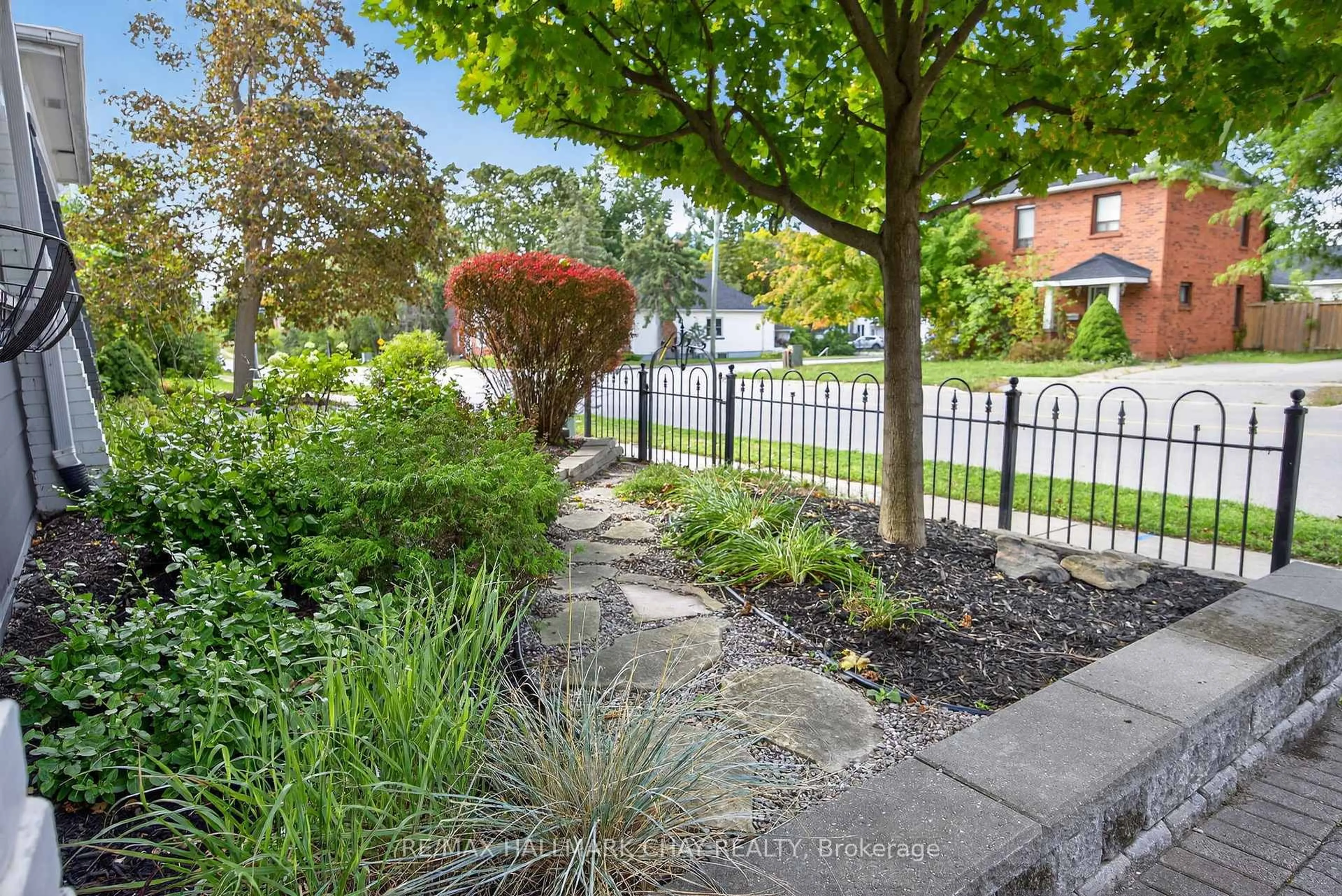 Unknown for 53 Eccles St, Barrie Ontario L4N 1Y3