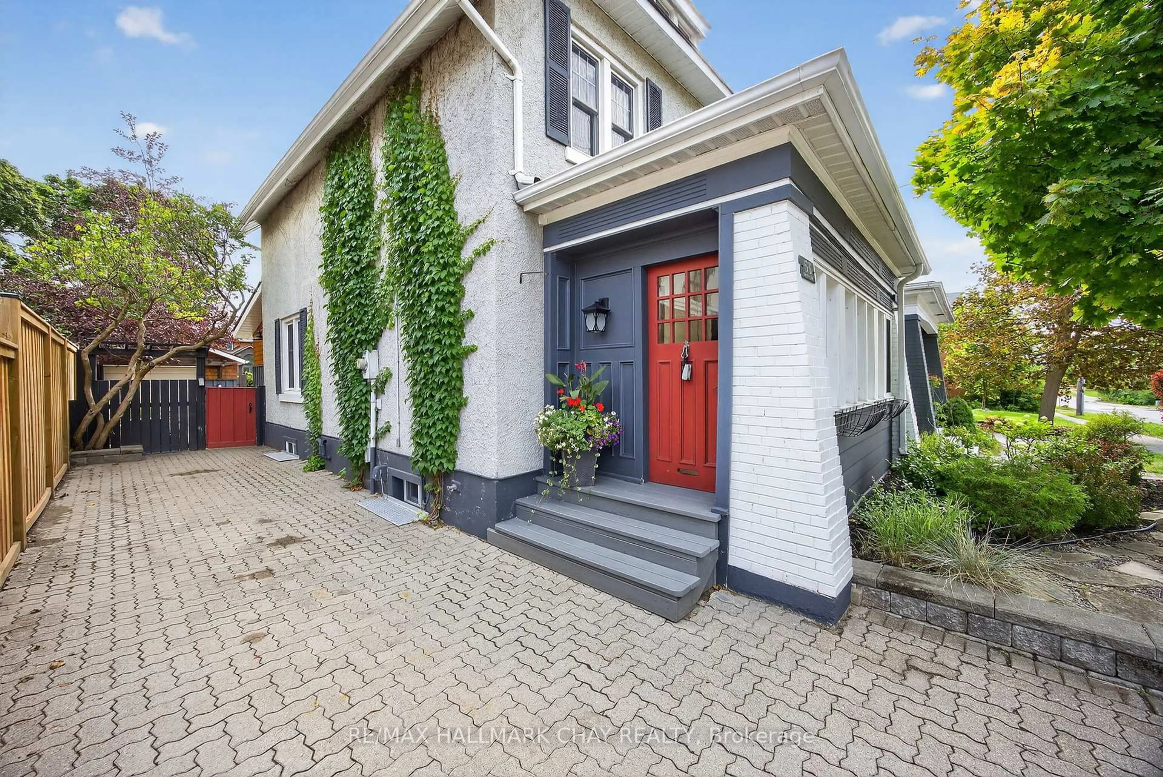 Home with brick exterior material, street for 53 Eccles St, Barrie Ontario L4N 1Y3