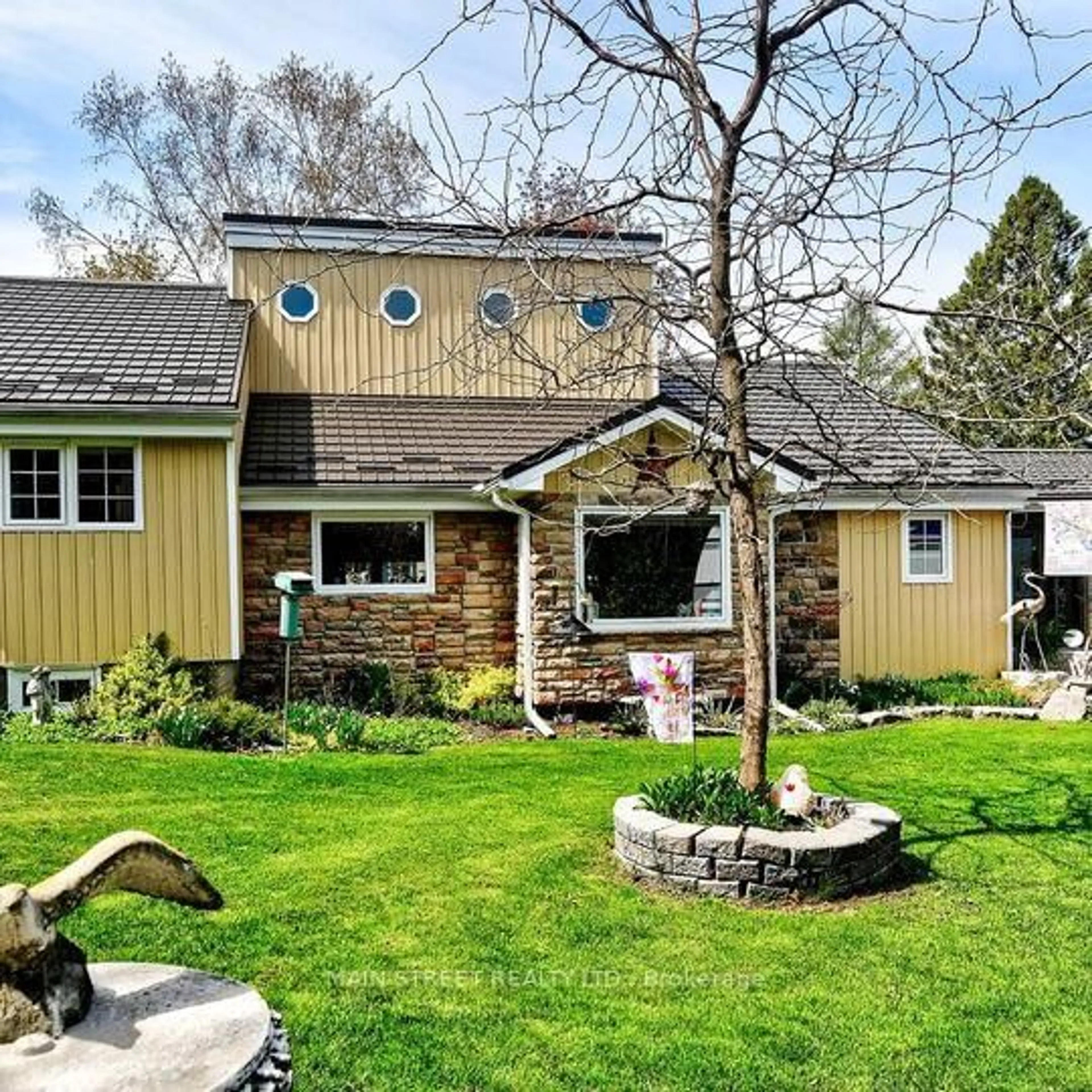 Home with vinyl exterior material, street for 26 Island Tr, Ramara Ontario L0K 1B0