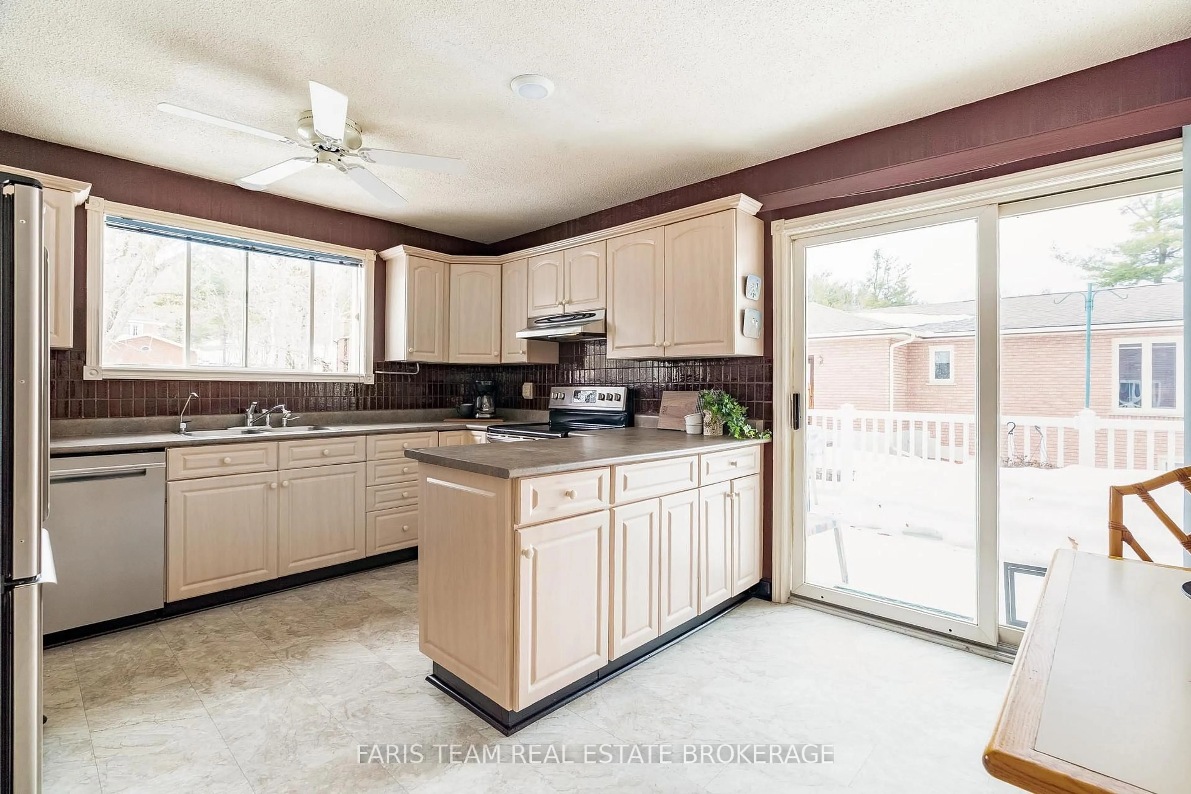 Unknown for 21 Pooles Rd, Springwater Ontario L9X 0P5