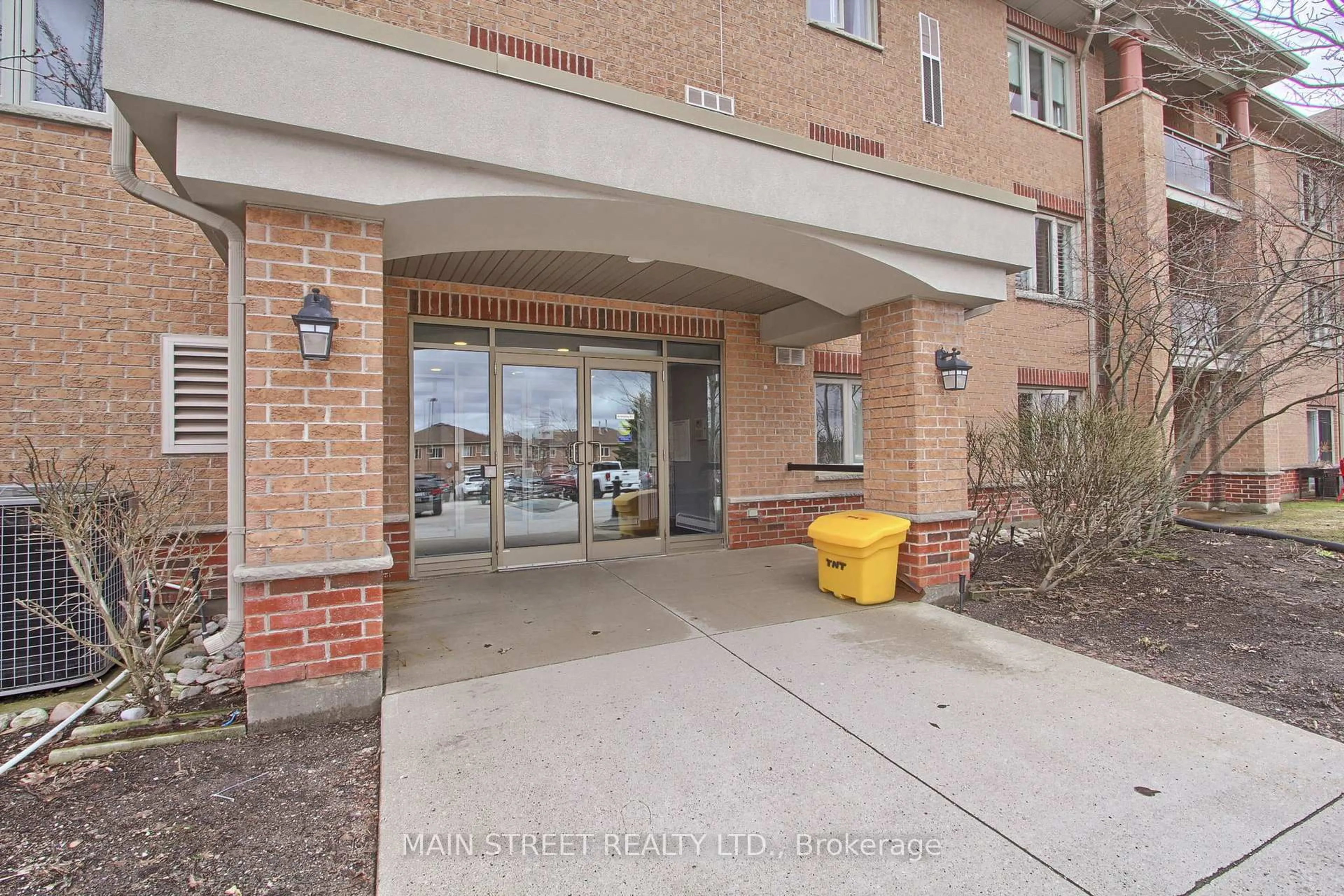 Indoor foyer for 500 Mapleview Dr #305, Barrie Ontario L4N 6C3