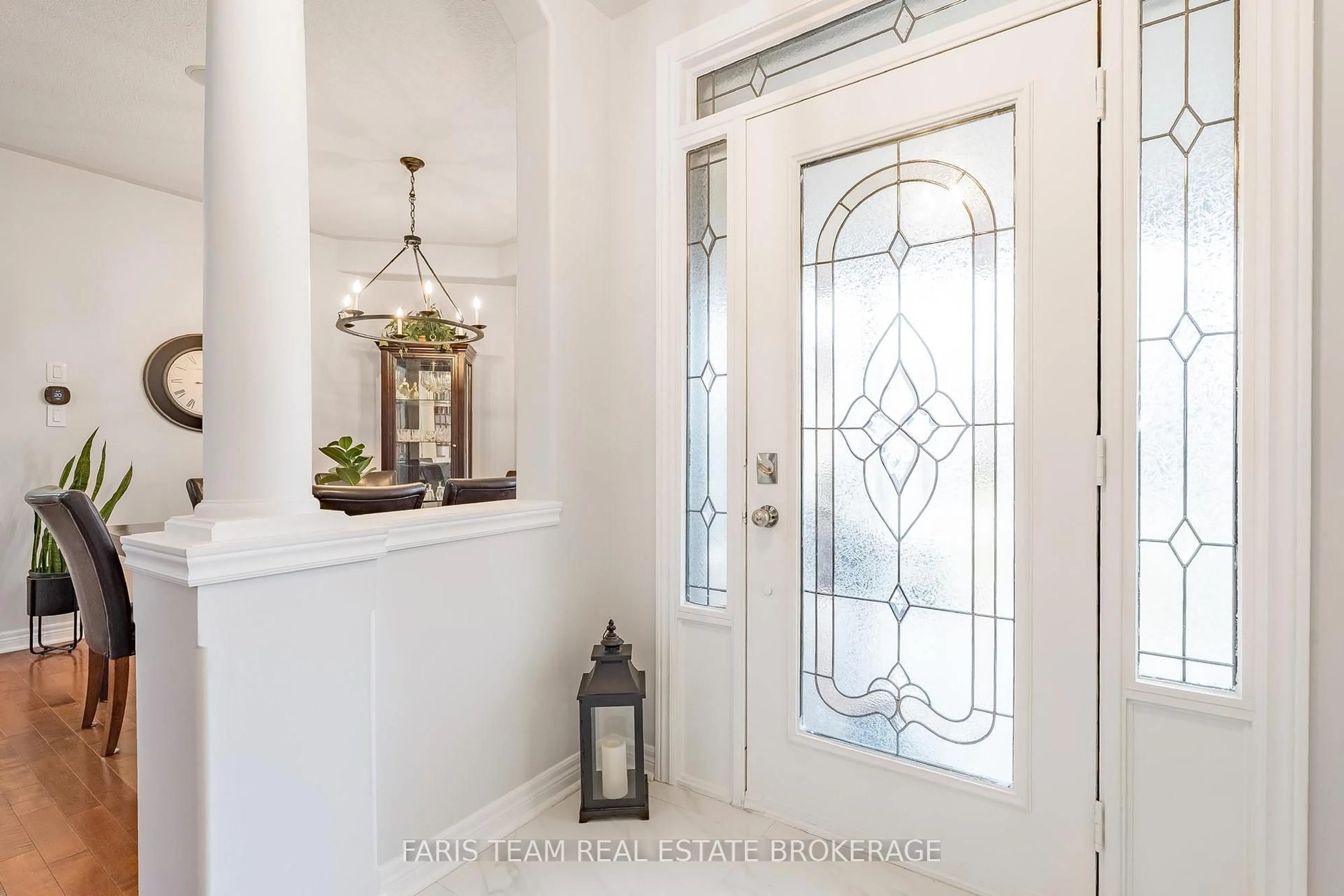 Indoor entryway for 12 Kensington Tr, Barrie Ontario L4N 0K5