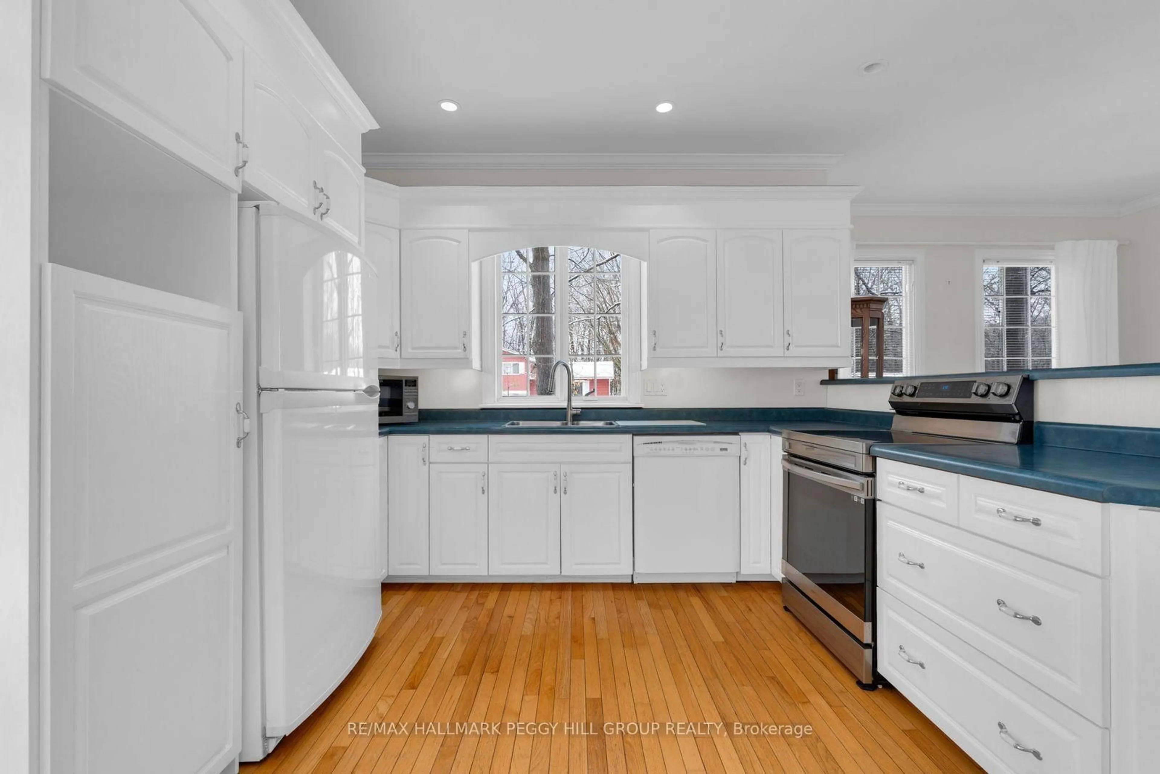 Open concept kitchen, unknown for 45 Brule St, Penetanguishene Ontario L9M 1H2