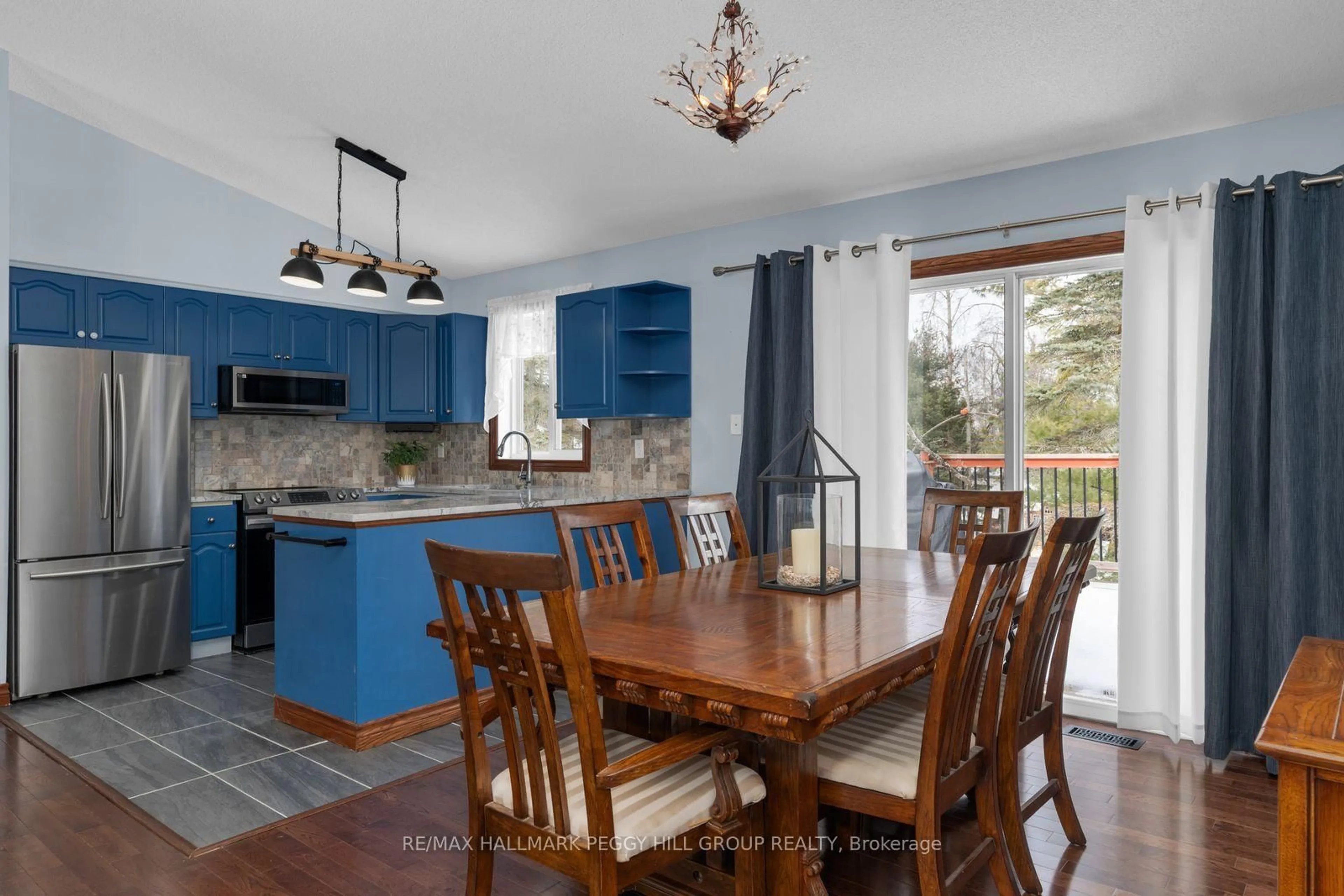 Open concept kitchen, unknown for 11 Hickory Lane, Oro-Medonte Ontario L0K 1E0
