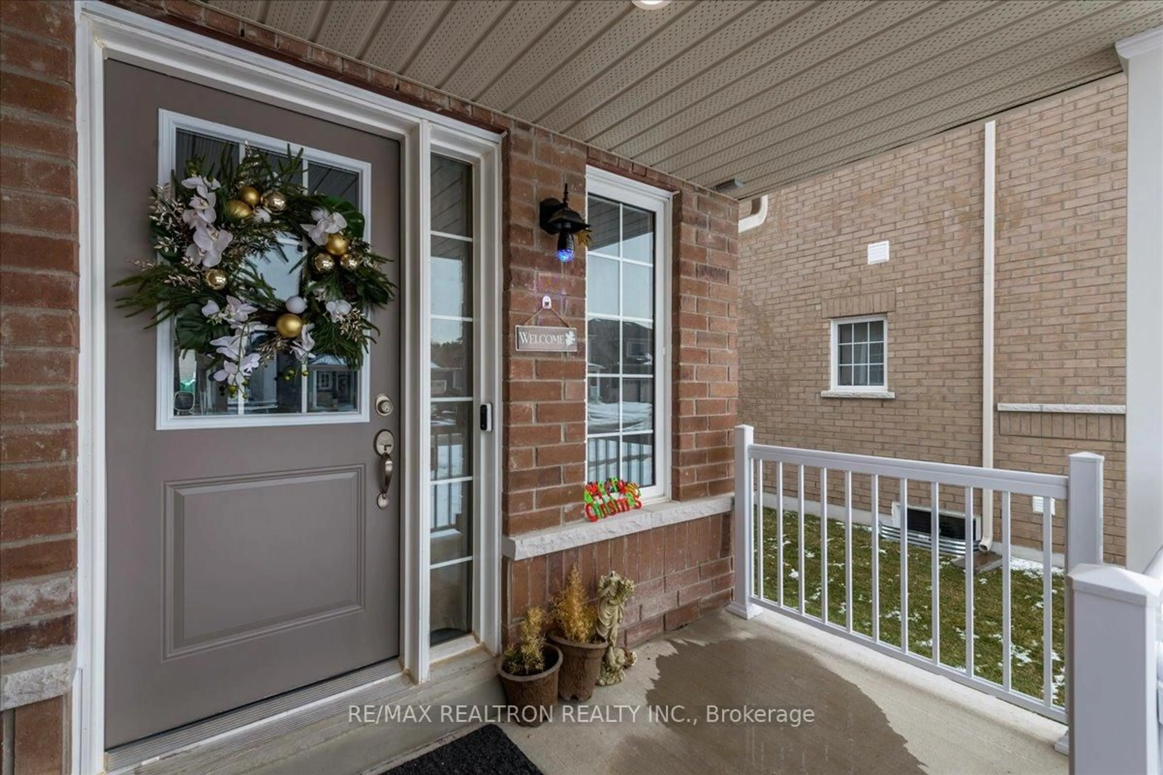 Indoor entryway for 207 Cubitt St, Clearview Ontario L0M 1S0