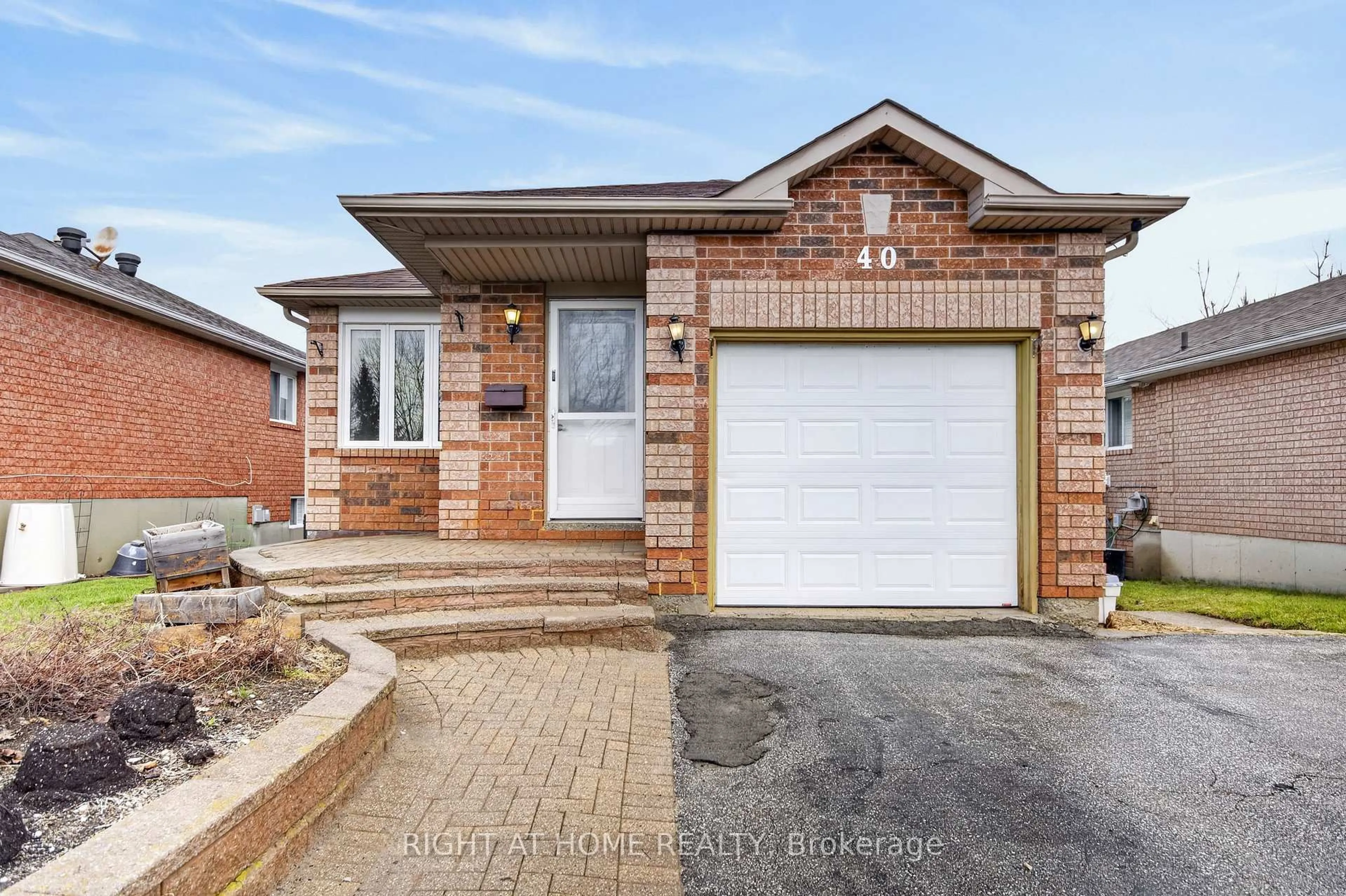 Home with brick exterior material, street for 40 Arthur Ave, Barrie Ontario L4M 6H4