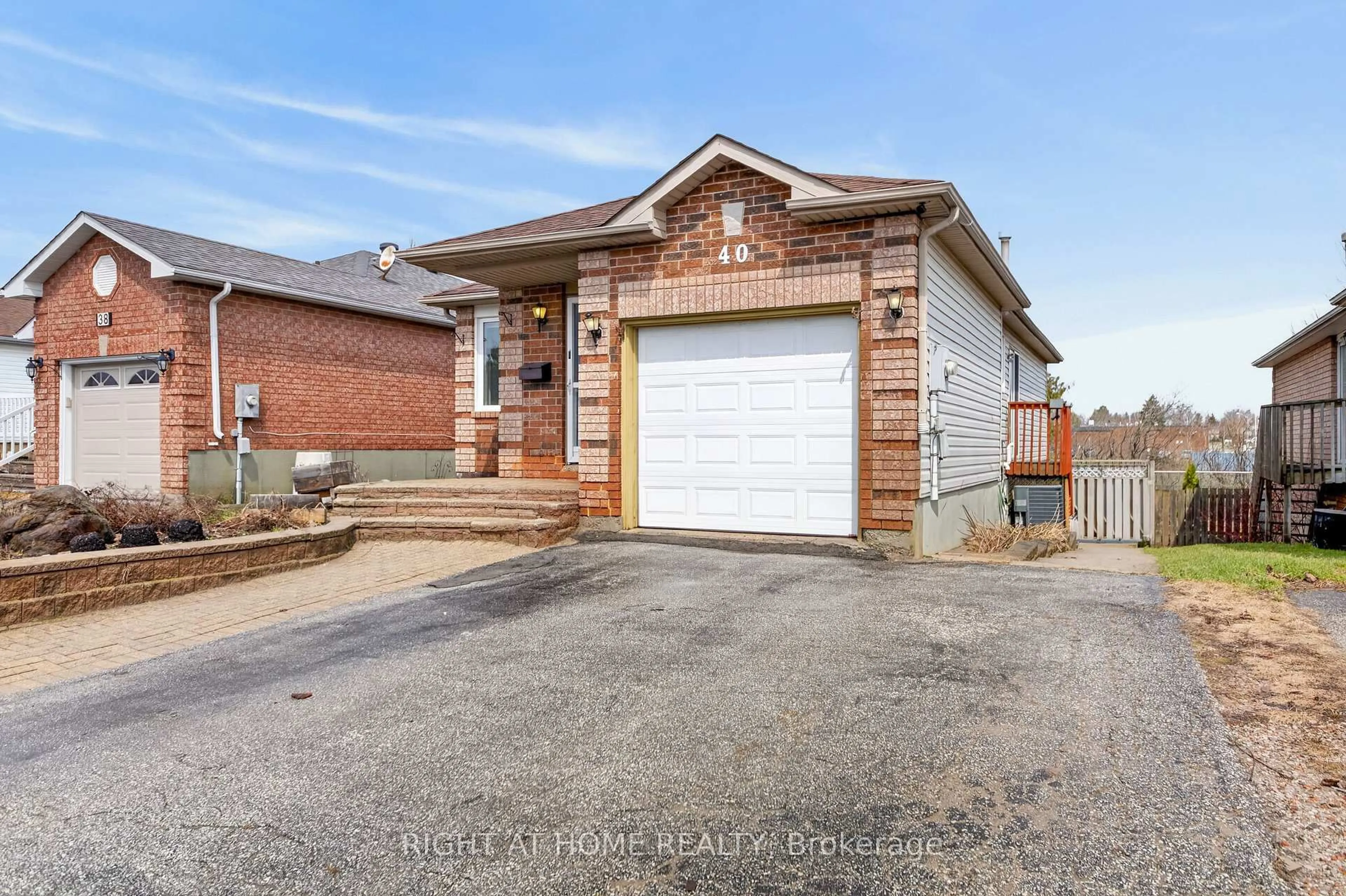 Home with brick exterior material, street for 40 Arthur Ave, Barrie Ontario L4M 6H4