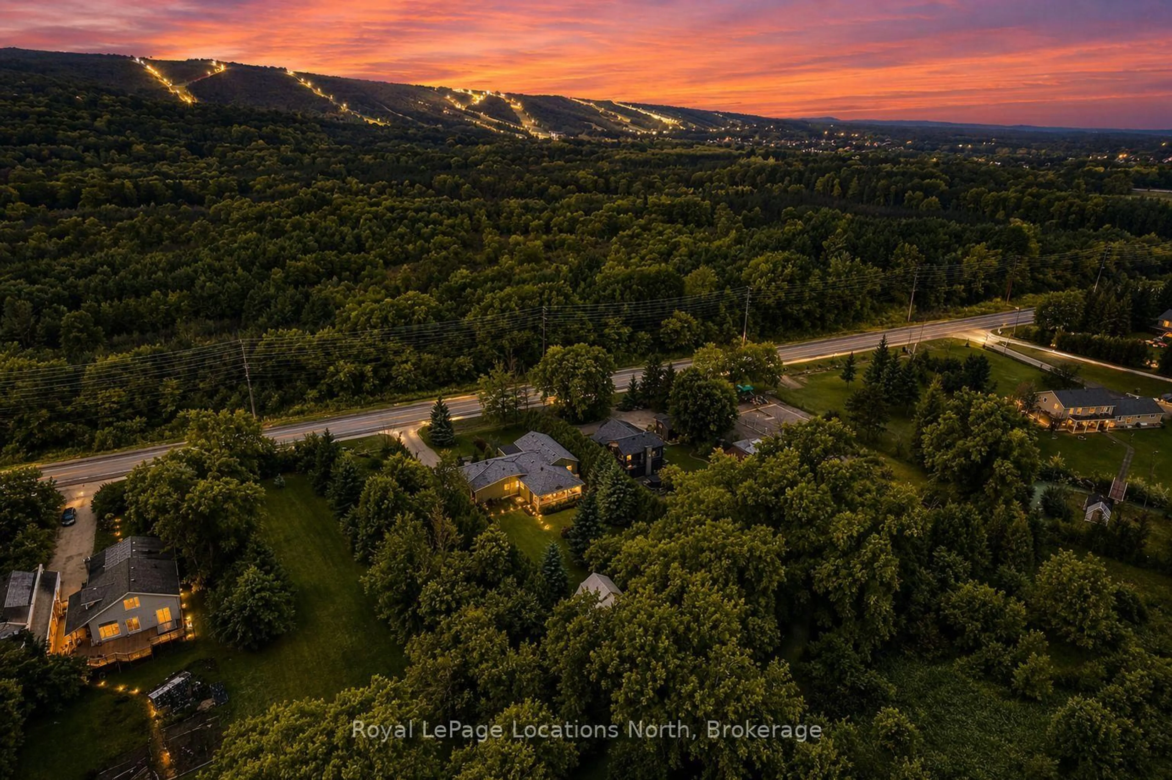 A pic from outside/outdoor area/front of a property/back of a property/a pic from drone, mountain view for 795853 Grey 19 Rd, Collingwood Ontario L9Y 3Y9
