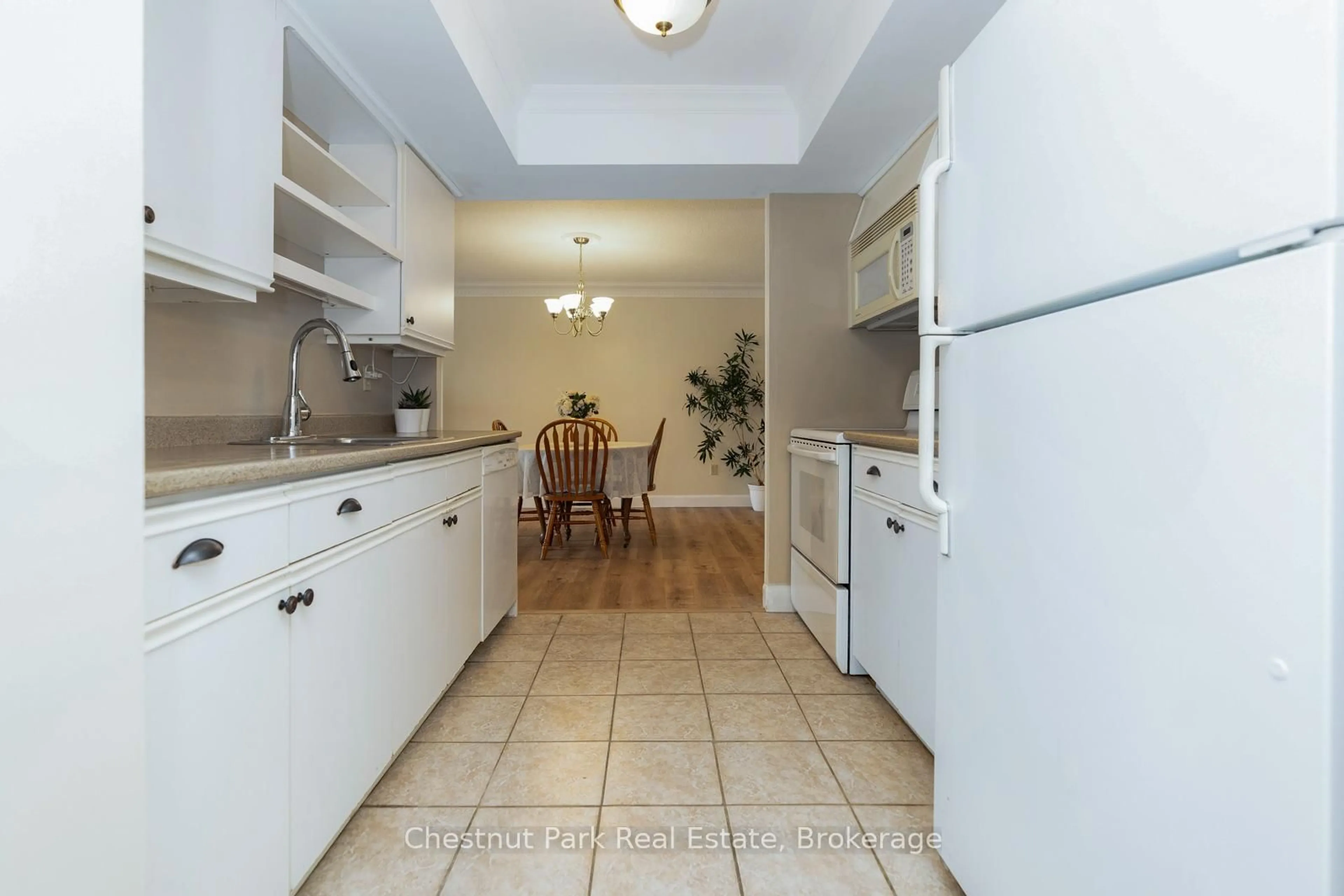Standard kitchen, ceramic/tile floor for 172 Eighth St #102, Collingwood Ontario L9Y 4T2