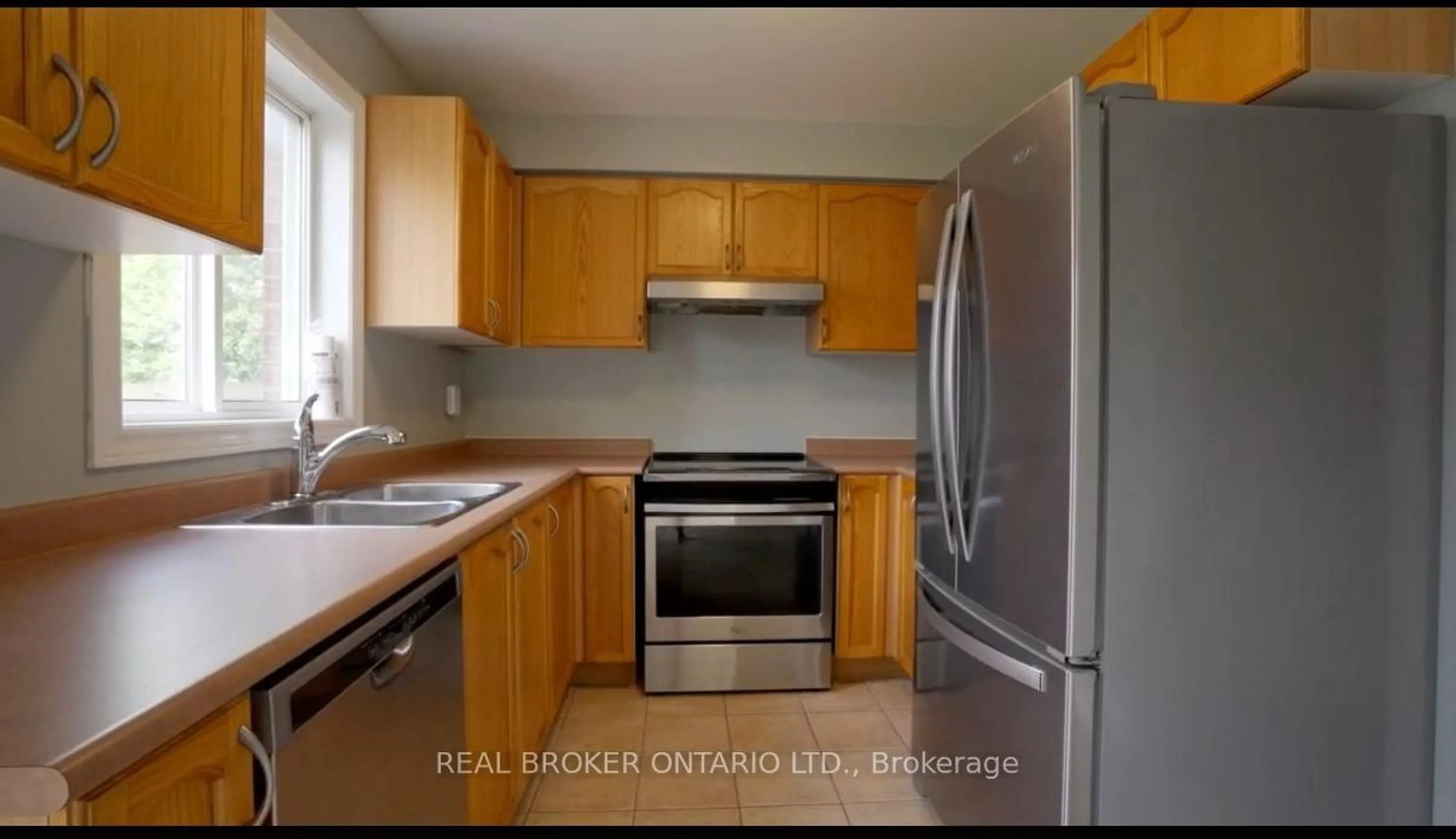 Standard kitchen, unknown for 176 Thrushwood Dr, Barrie Ontario L4N 0Z1