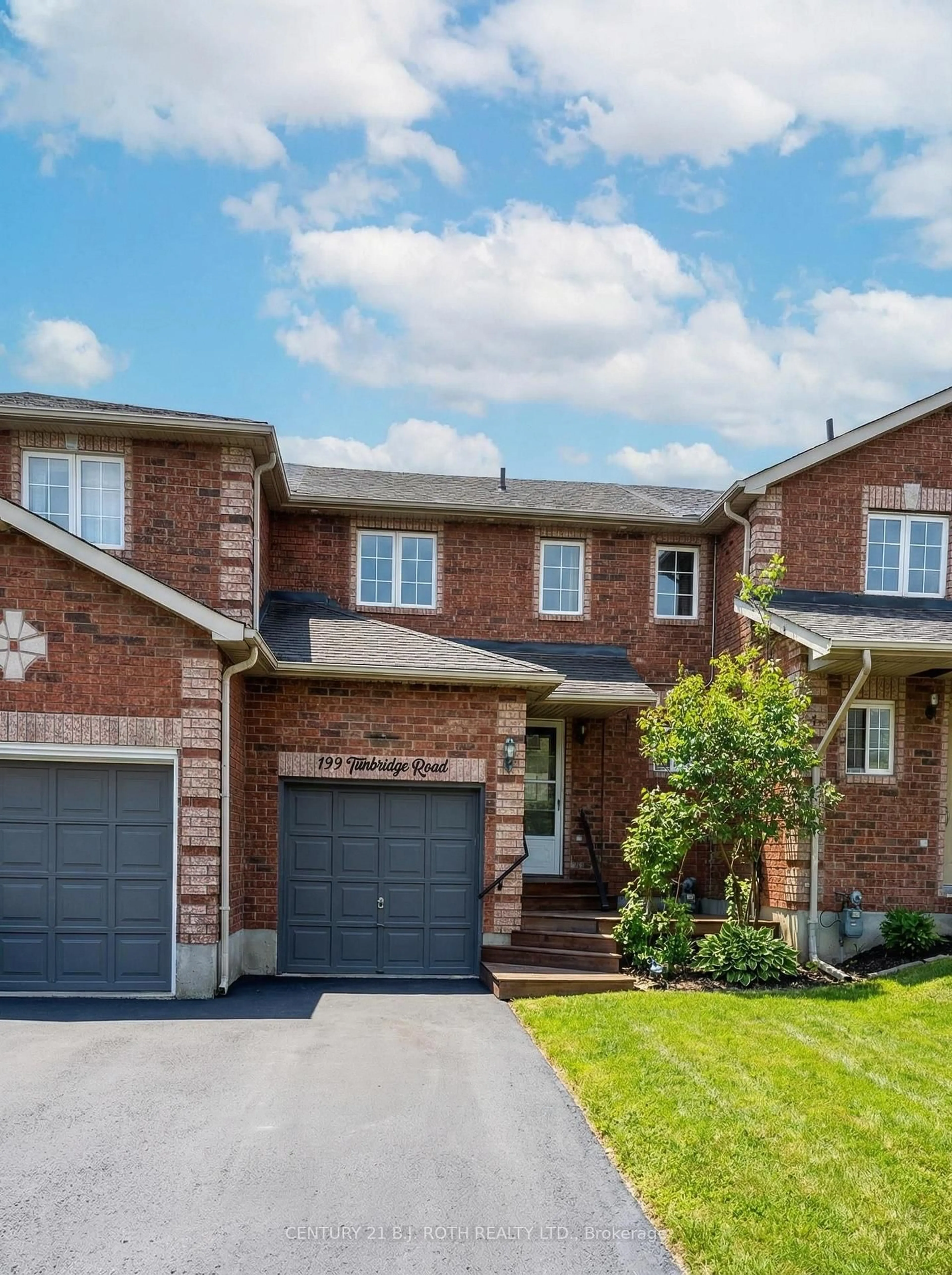 Home with brick exterior material, street for 199 Tunbridge Rd, Barrie Ontario L4M 6S1