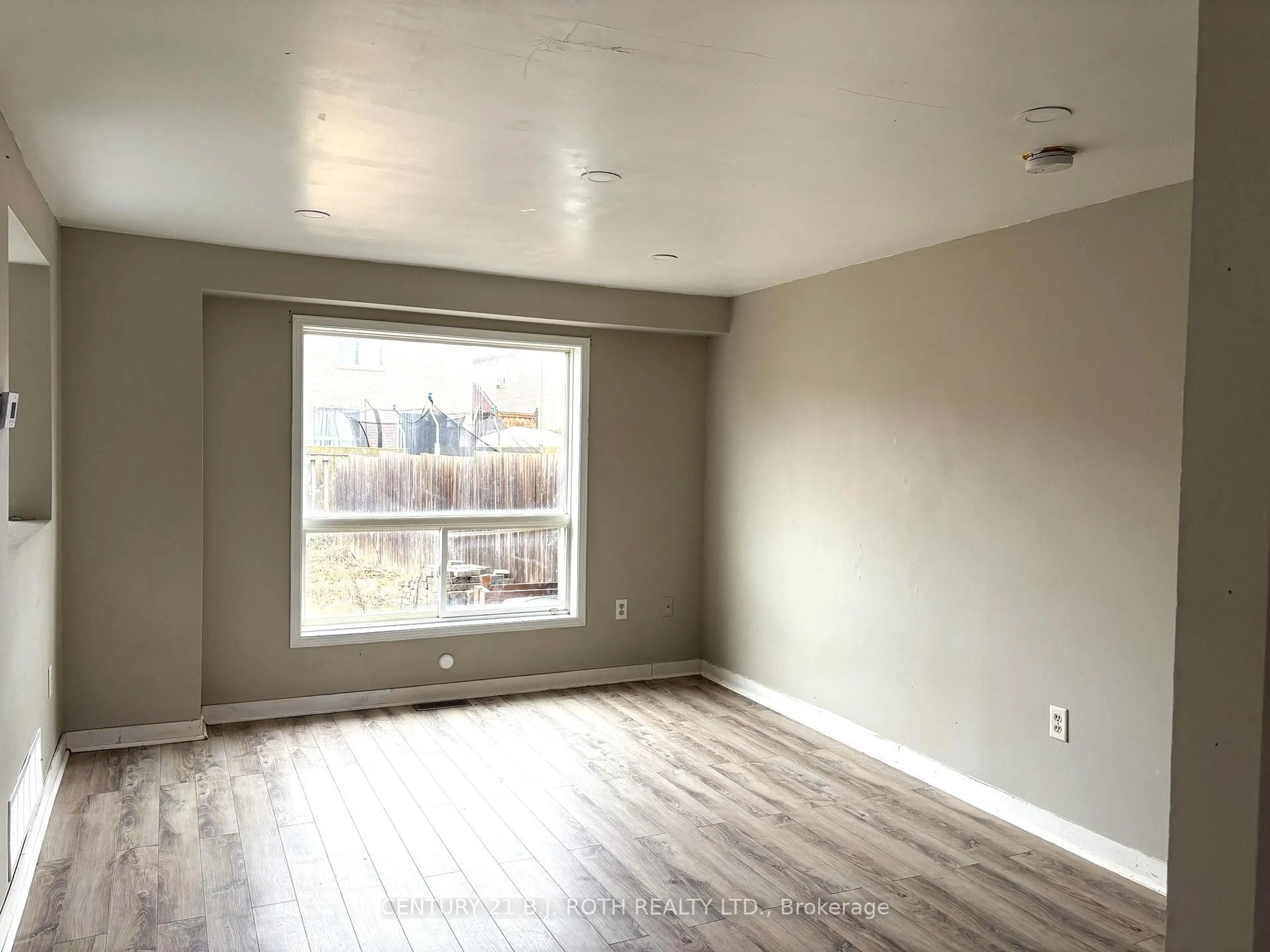 A pic of a room for 199 Tunbridge Rd, Barrie Ontario L4M 6S1