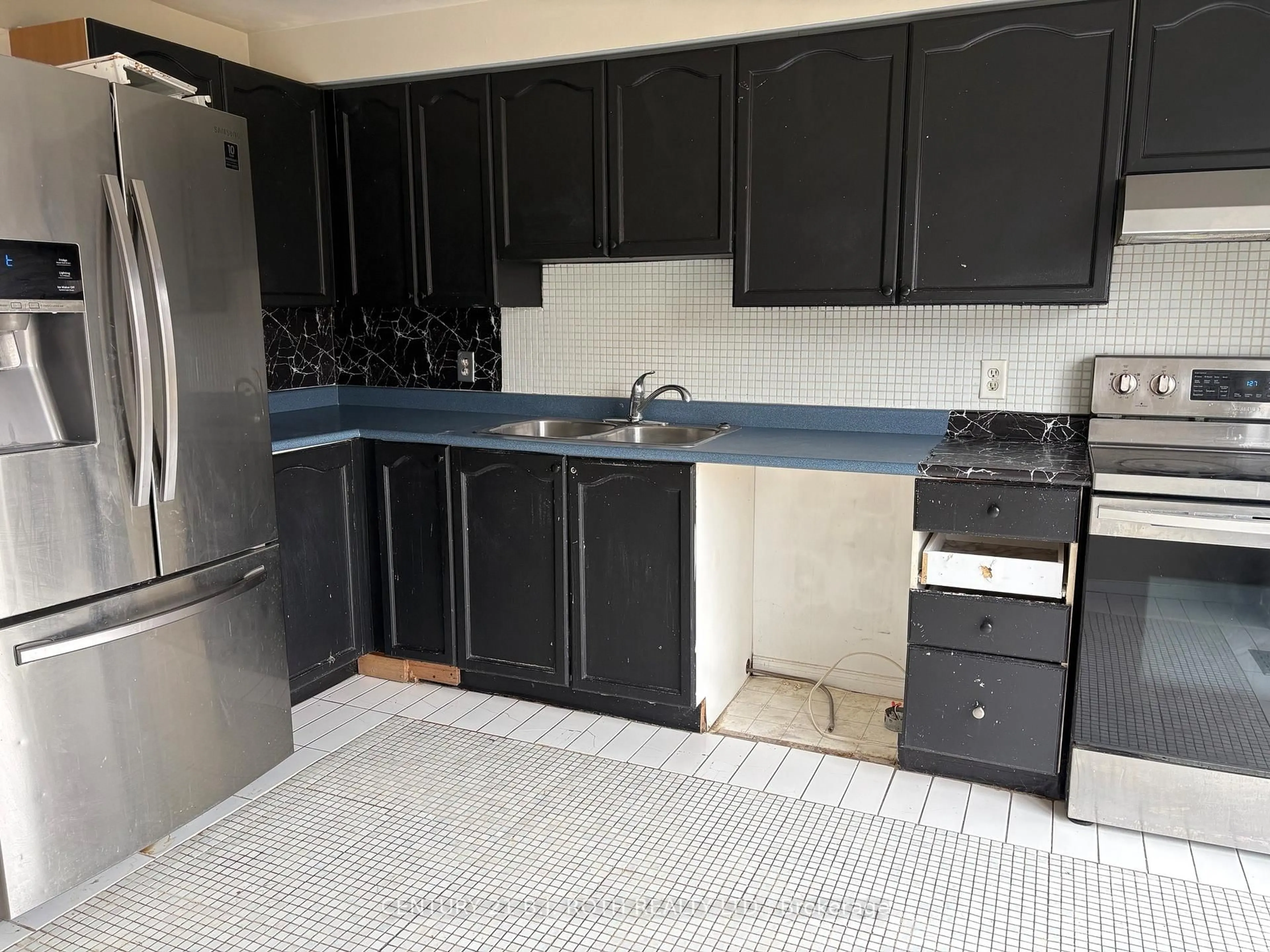 Standard kitchen, unknown for 199 Tunbridge Rd, Barrie Ontario L4M 6S1