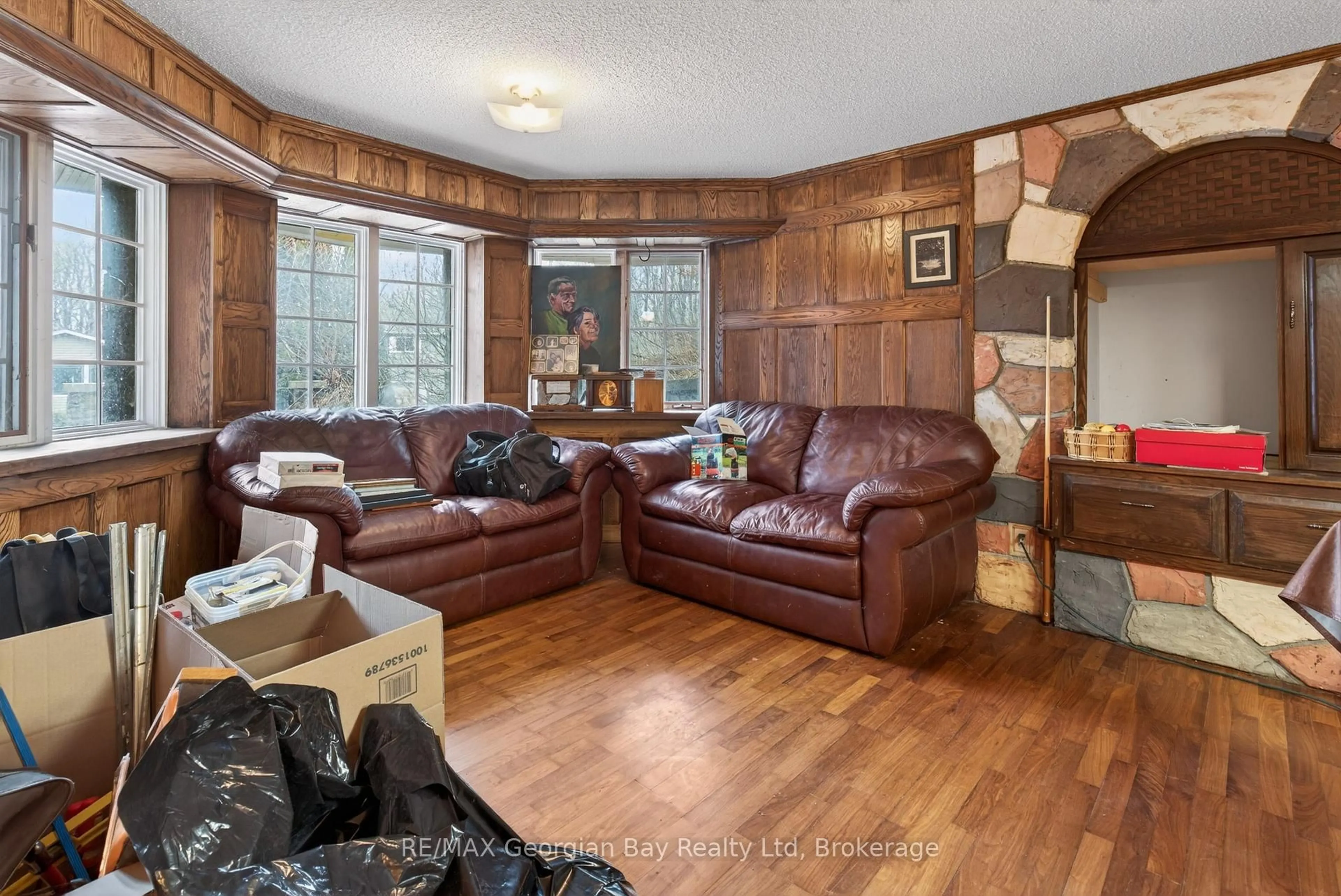 Living room with furniture, unknown for 819 Birchwood Dr, Midland Ontario L4R 4Y3