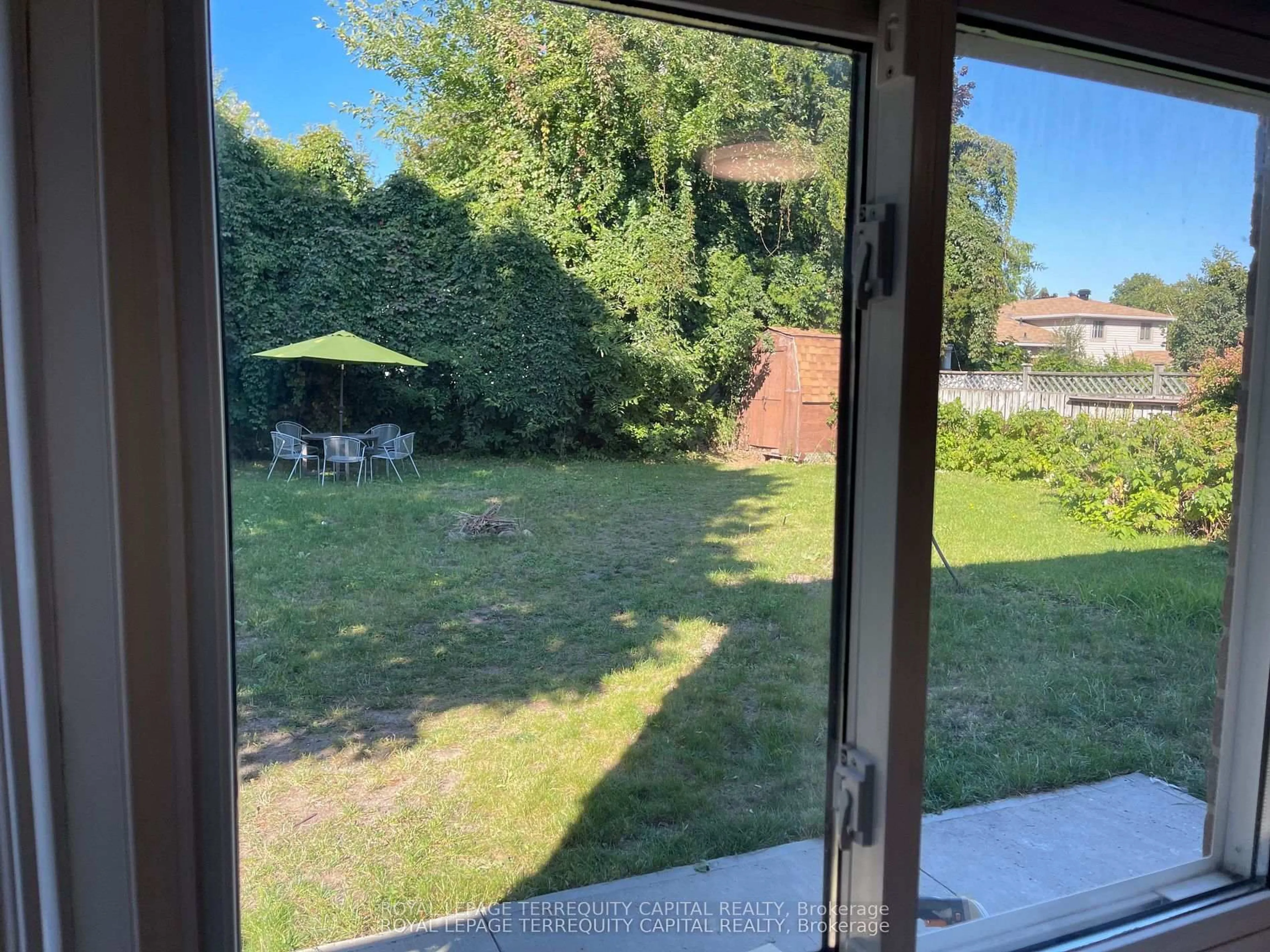 A pic from outside/outdoor area/front of a property/back of a property/a pic from drone, forest/trees view for 30 Thorncrest Rd, Barrie Ontario L4N 3P9