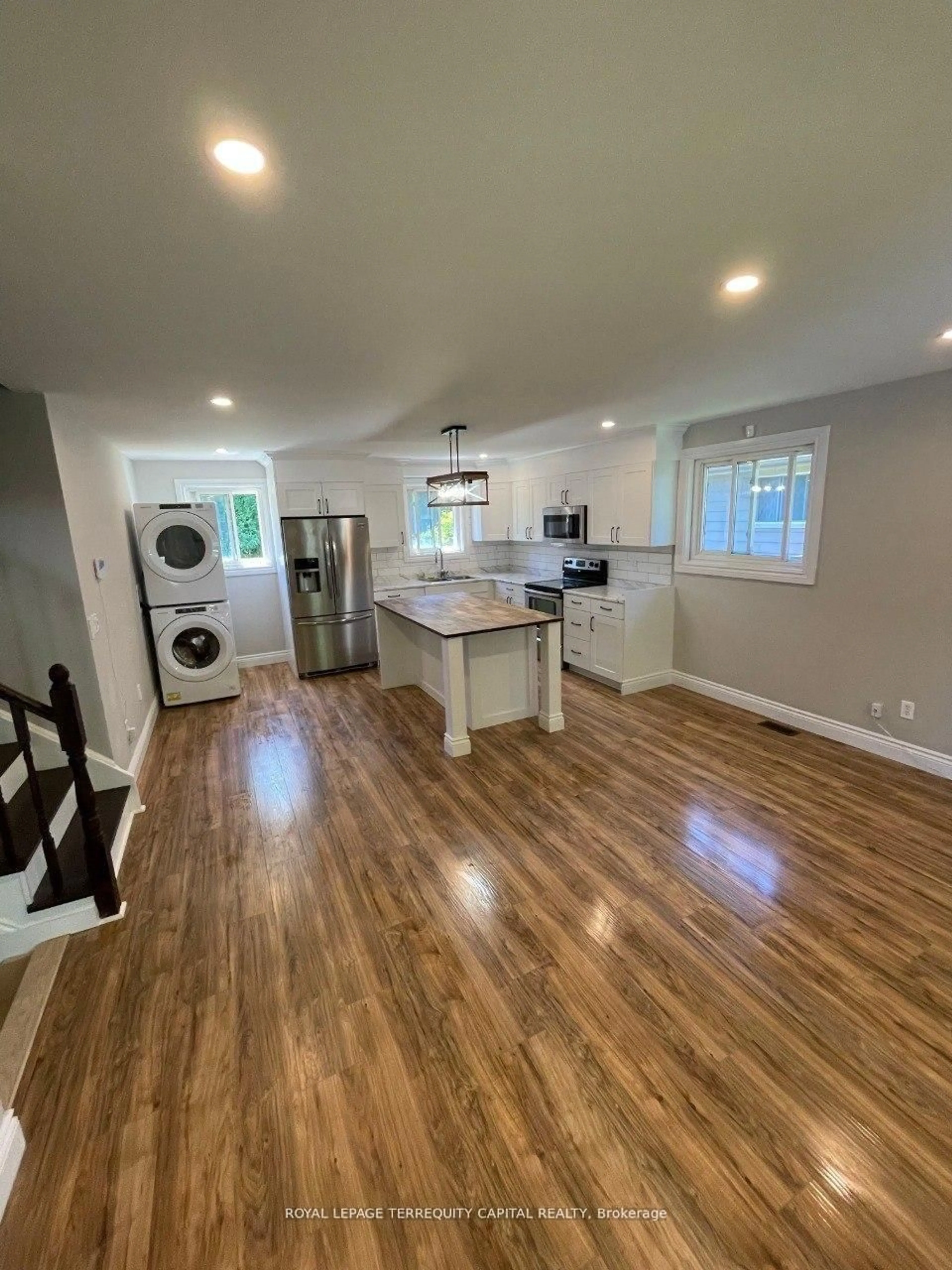 Open concept kitchen, wood/laminate floor for 30 Thorncrest Rd, Barrie Ontario L4N 3P9