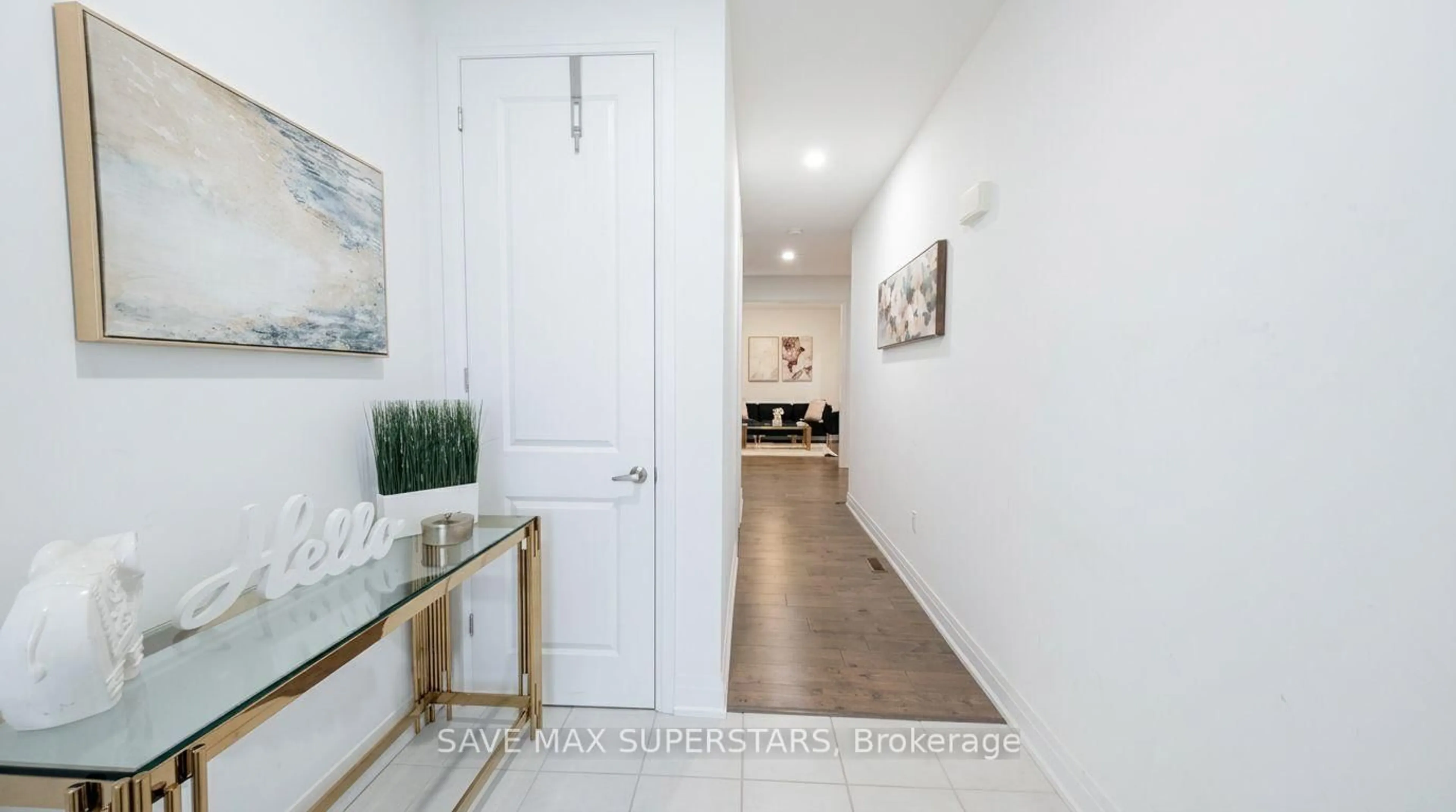 Indoor entryway for 20 Paddington Grve, Barrie Ontario L9J 0J3