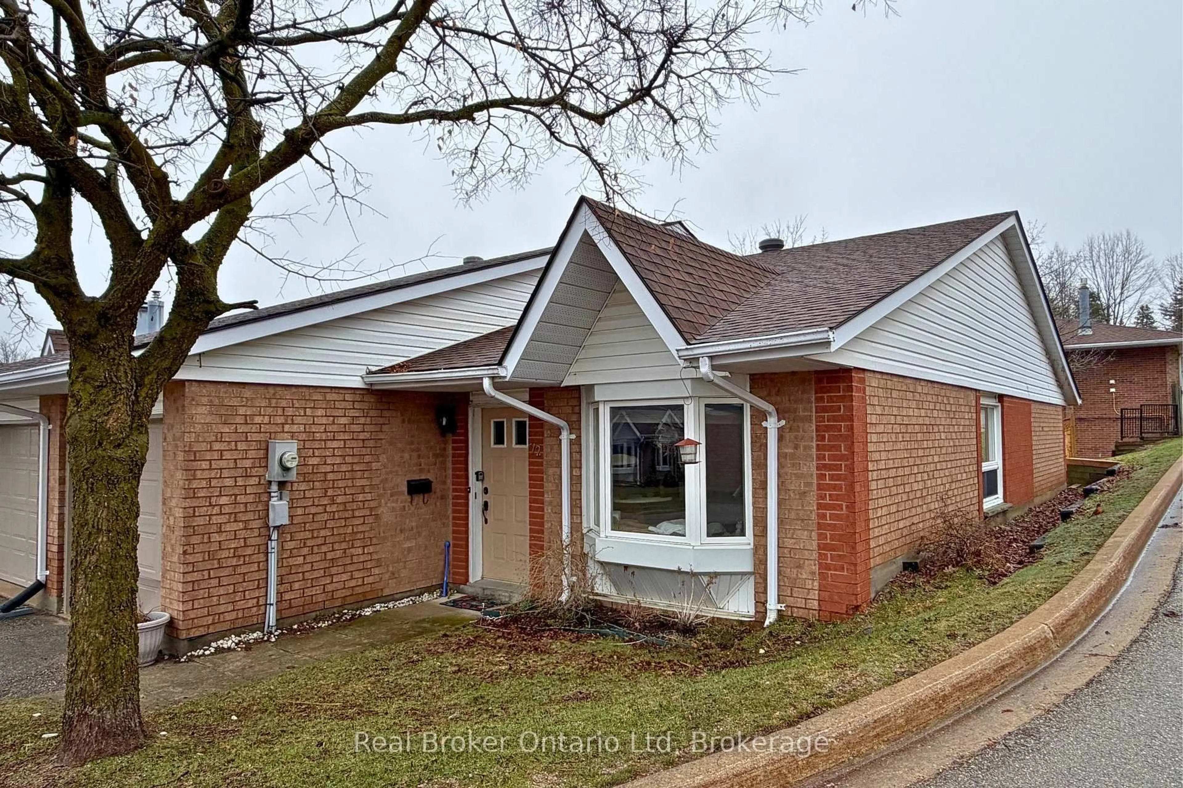 Home with brick exterior material, building for 696 King St #72, Midland Ontario L4R 5B7