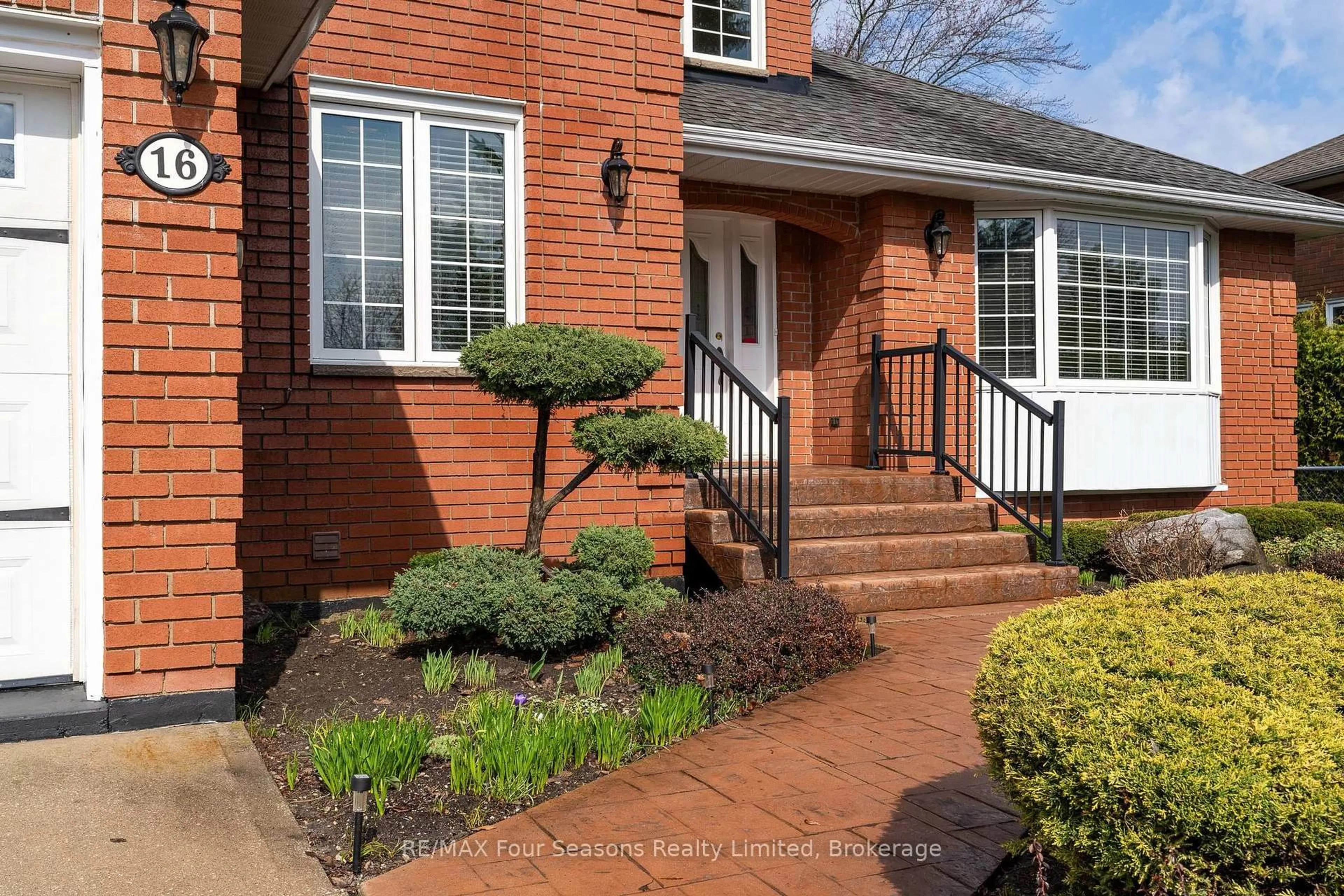 Home with brick exterior material, street for 16 Carmichael Cres, Collingwood Ontario L9Y 4R6