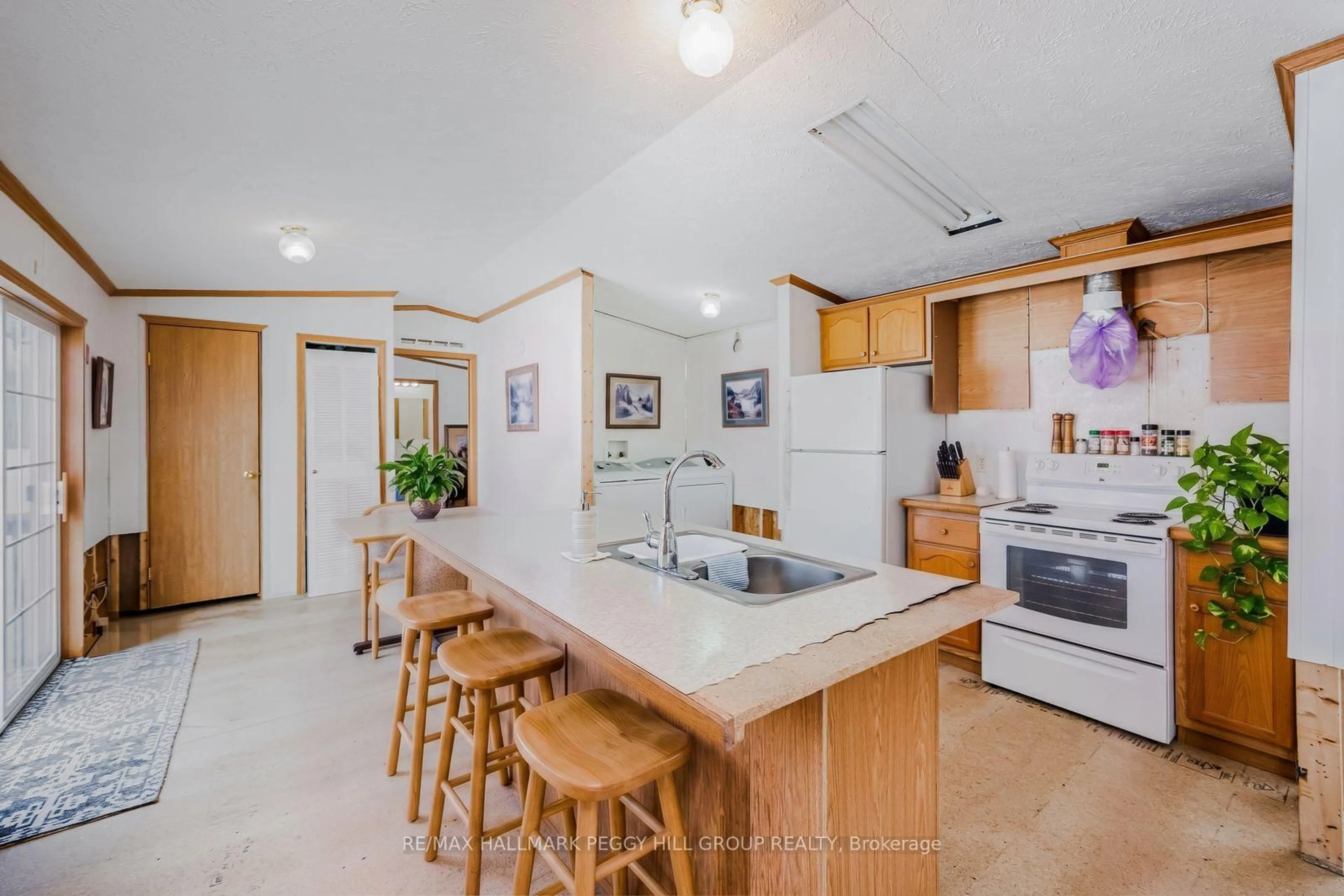 Open concept kitchen, ceramic/tile floor for 4105 Haines St, Severn Ontario L3V 0V4