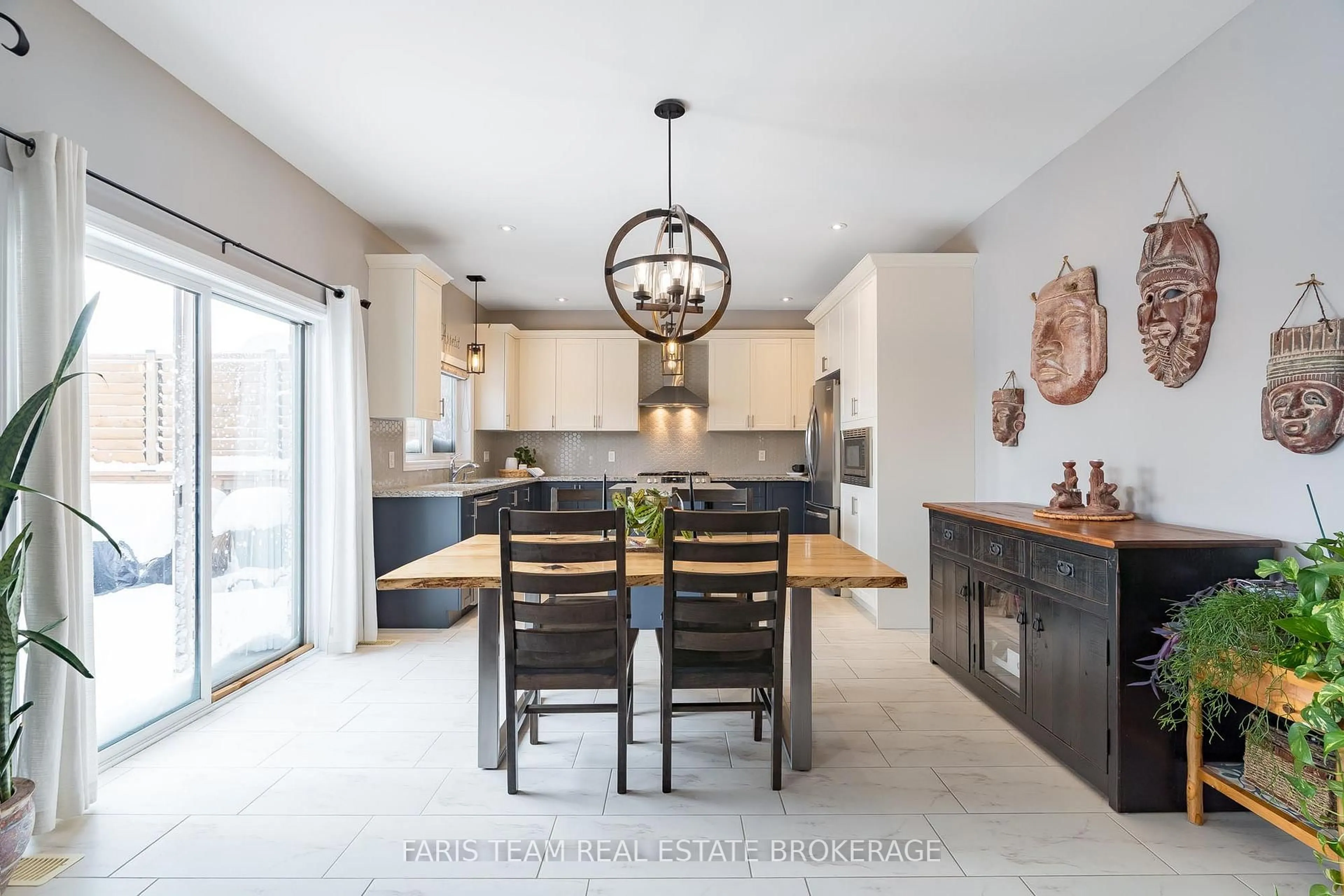 Open concept kitchen, ceramic/tile floor for 33 Bianca Cres, Wasaga Beach Ontario L9Z 0H6