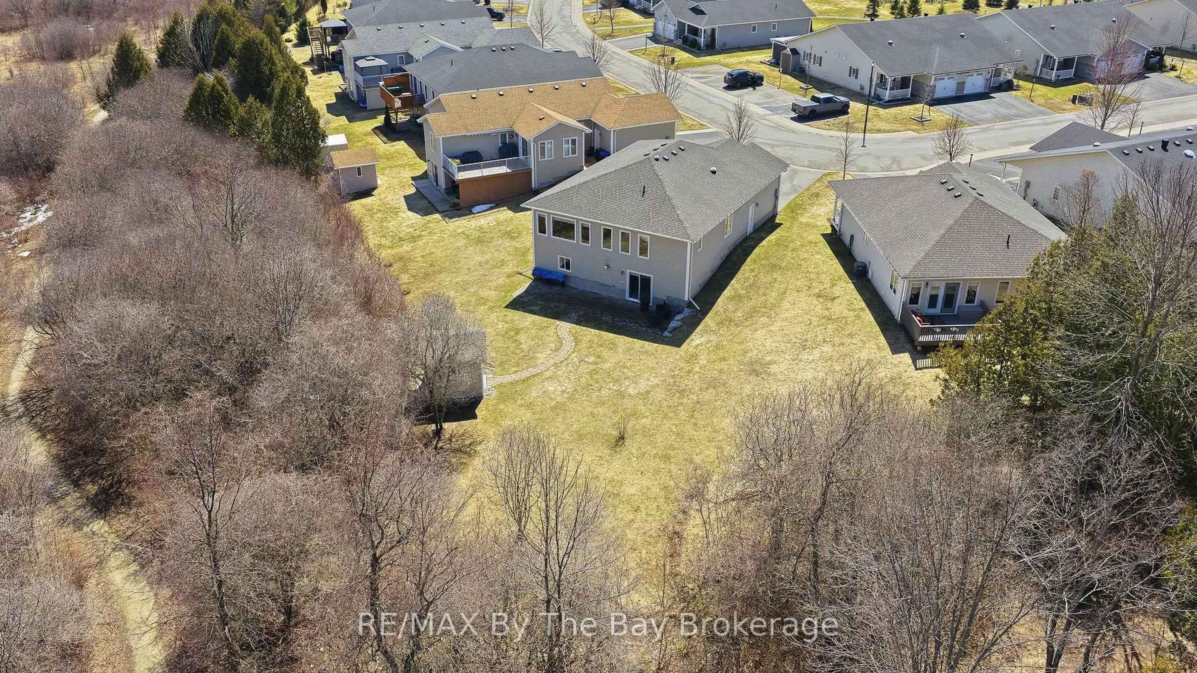 Unknown for 122 New York Ave, Wasaga Beach Ontario L9Z 3A8