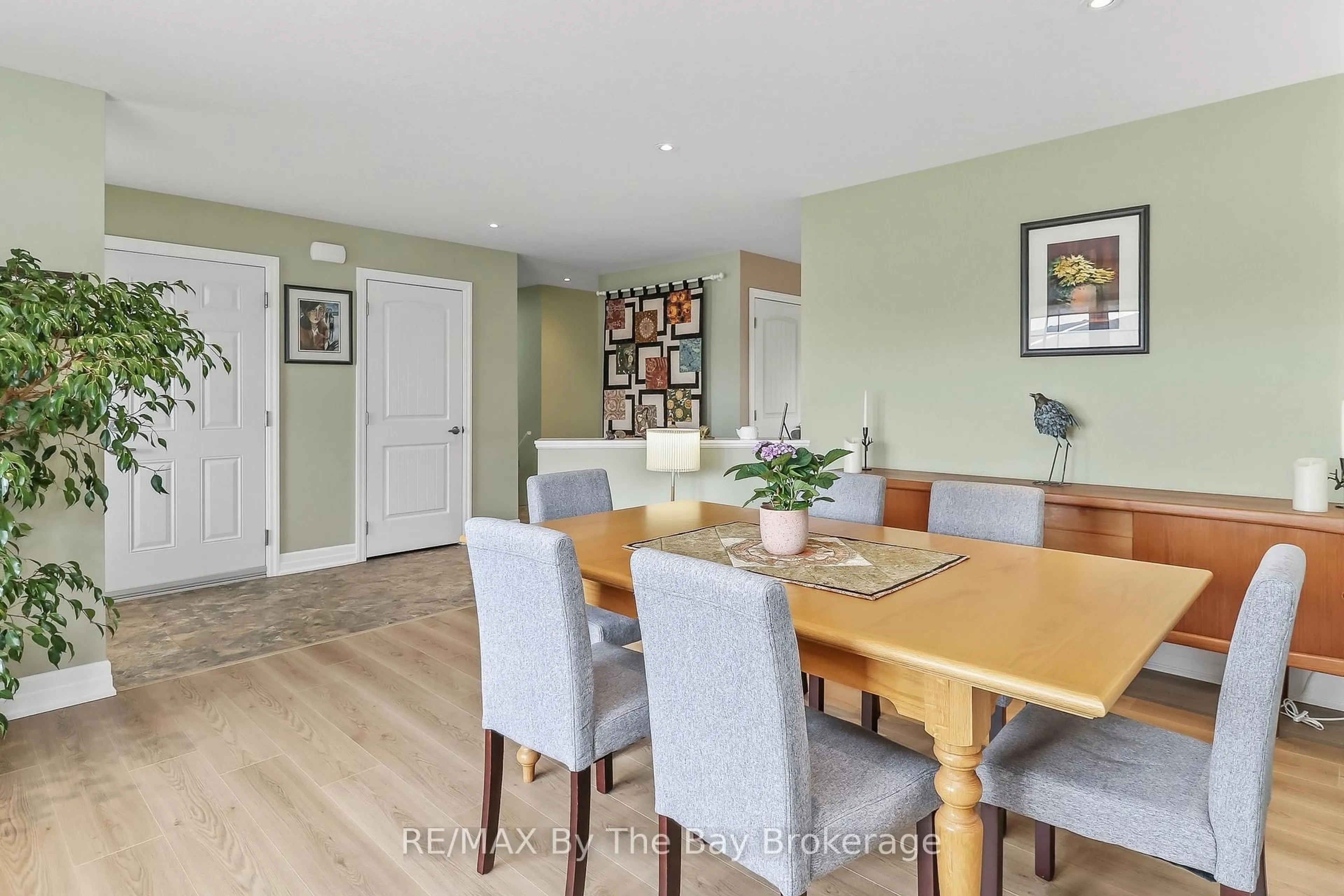 Unknown for 122 New York Ave, Wasaga Beach Ontario L9Z 3A8