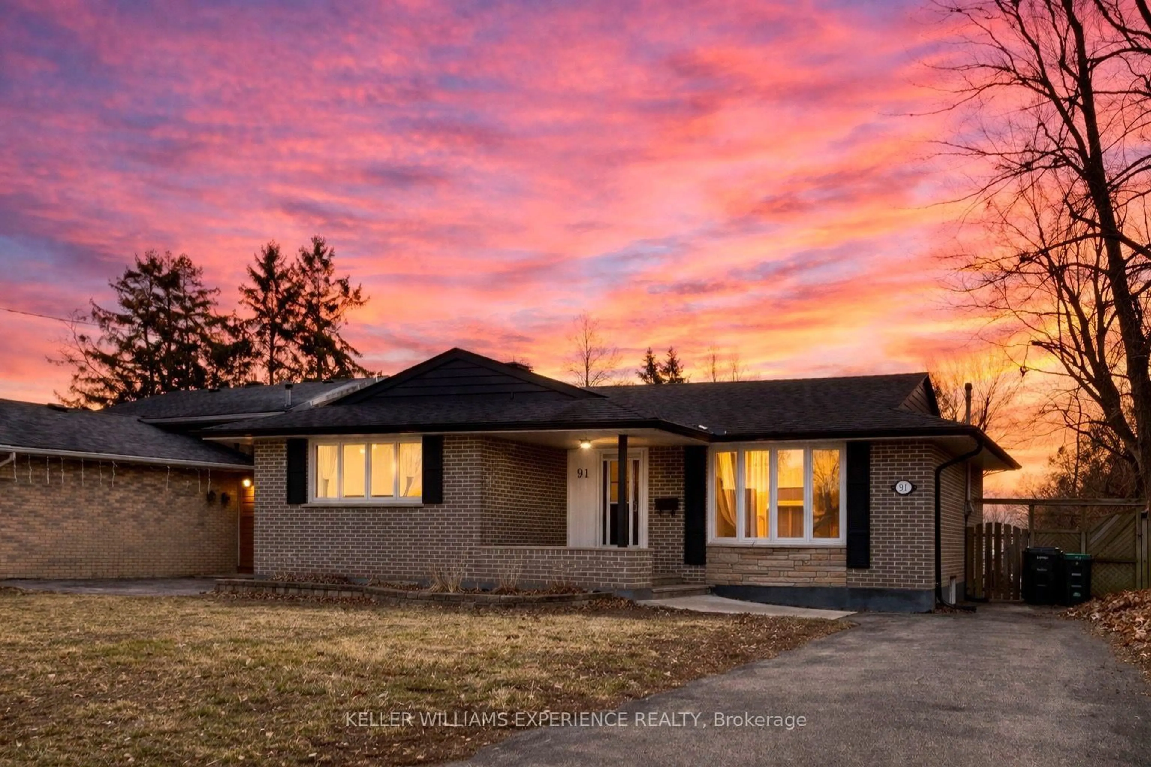 Home with brick exterior material, street for 91 Cundles Rd, Barrie Ontario L4M 2Z8