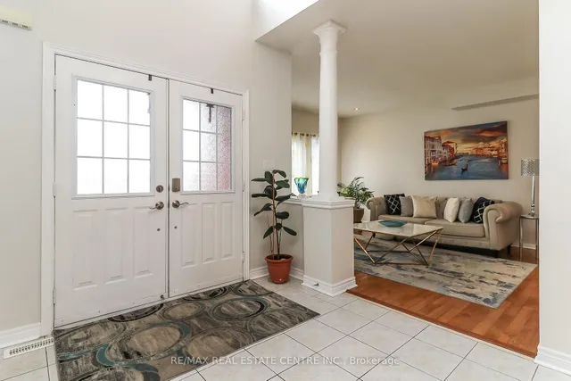 1 Sandringham Dr, Barrie 3