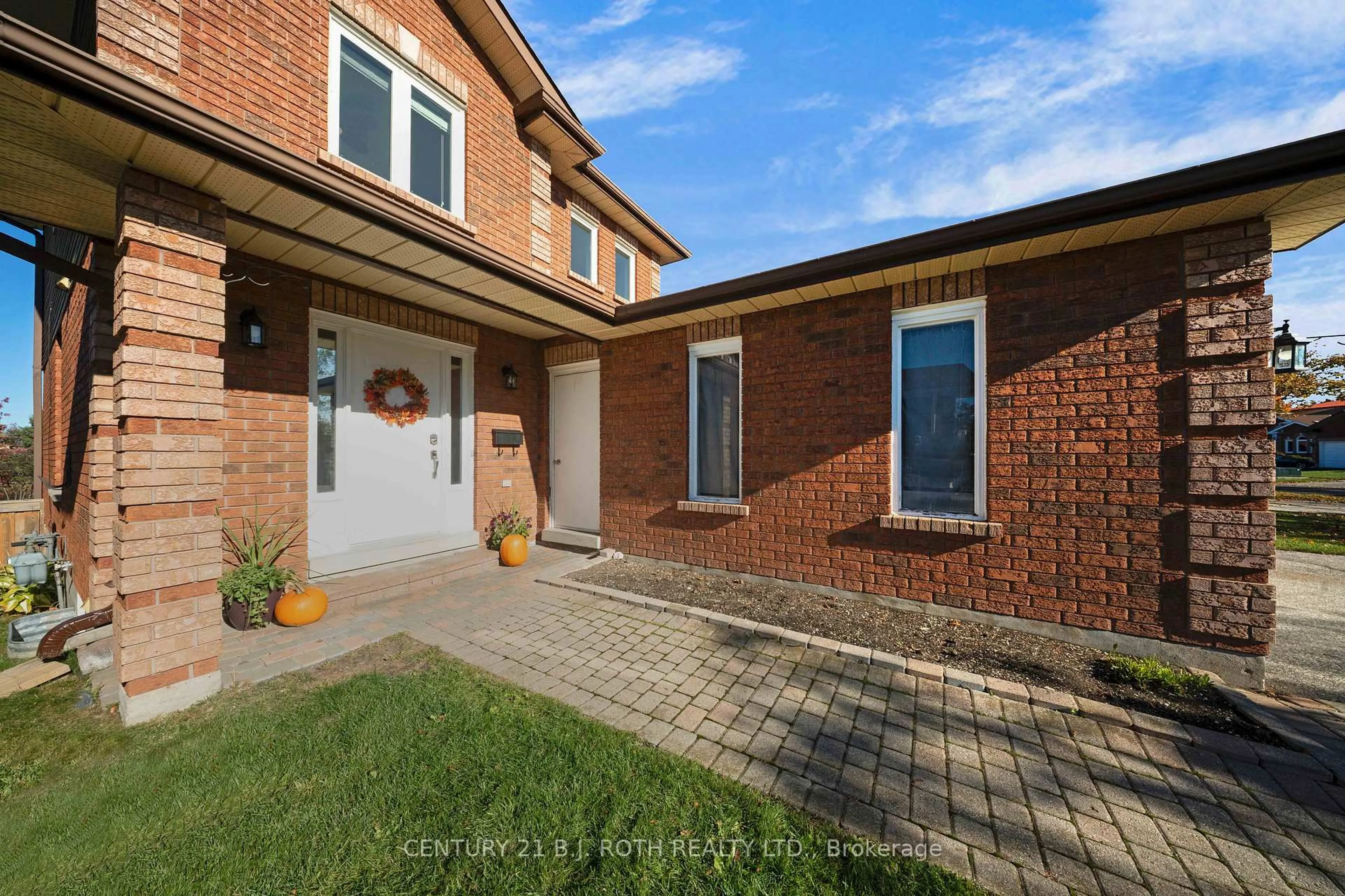 Home with brick exterior material, street for 76 Arthur Ave, Barrie Ontario L4M 6H5
