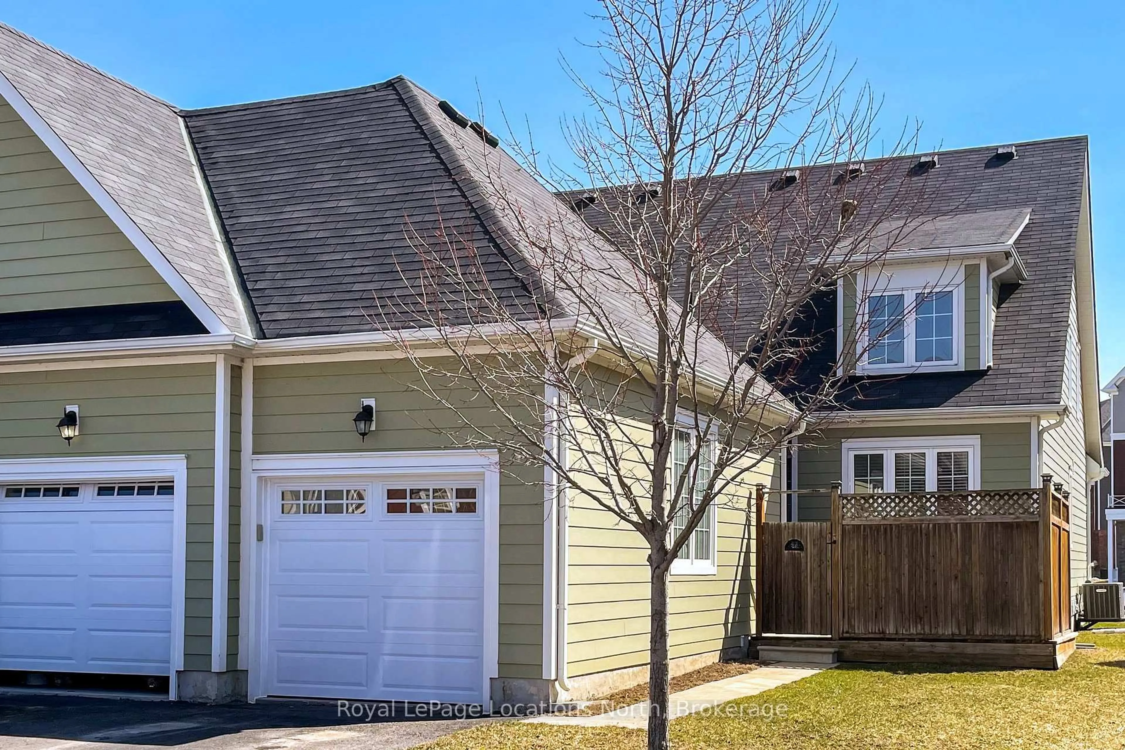 Home with vinyl exterior material, street for 19 Village Gate, Wasaga Beach Ontario L9Z 0G3