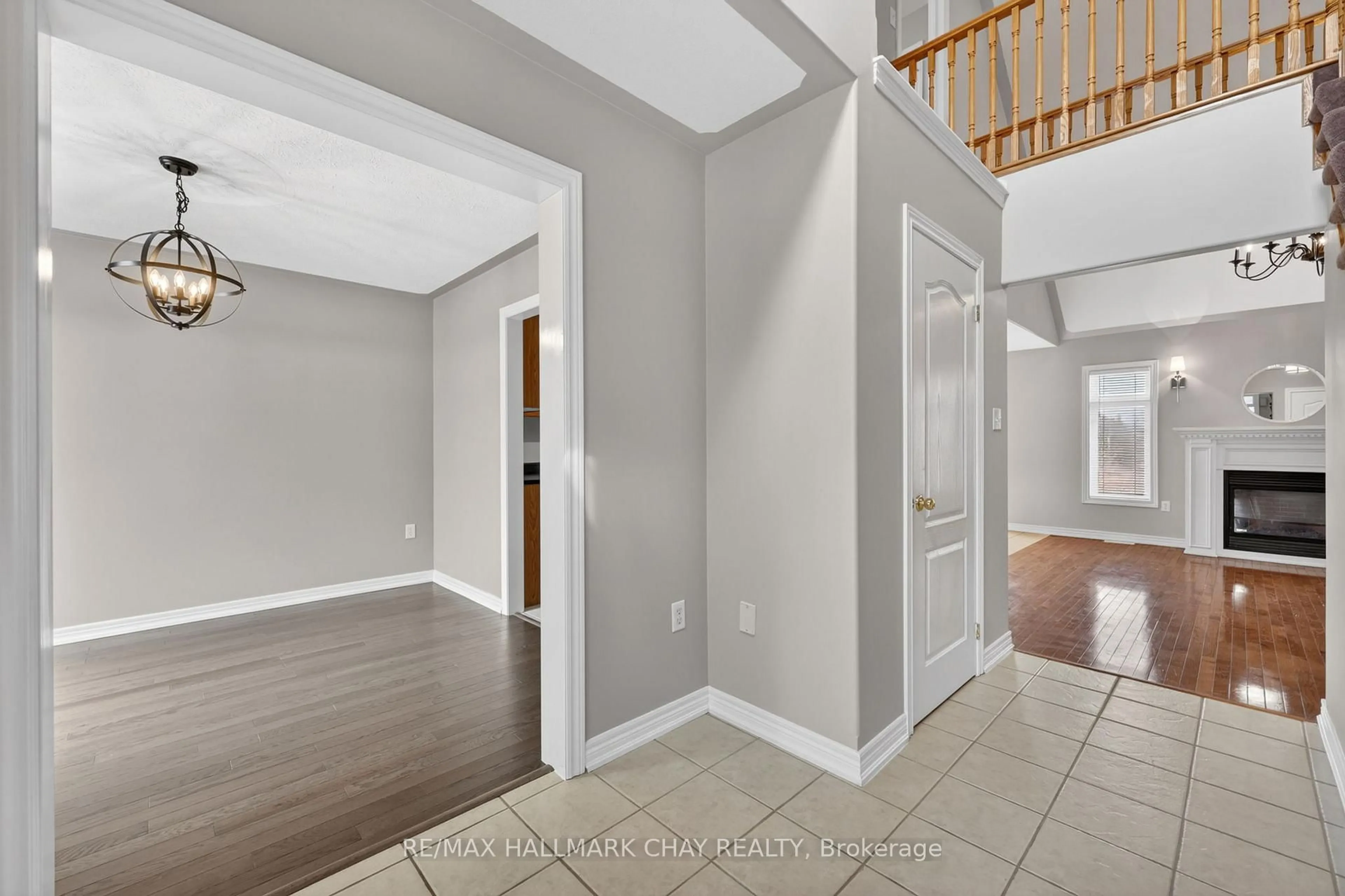 Indoor entryway for 3198 Bass Lake Sdrd, Orillia Ontario L3V 8A3