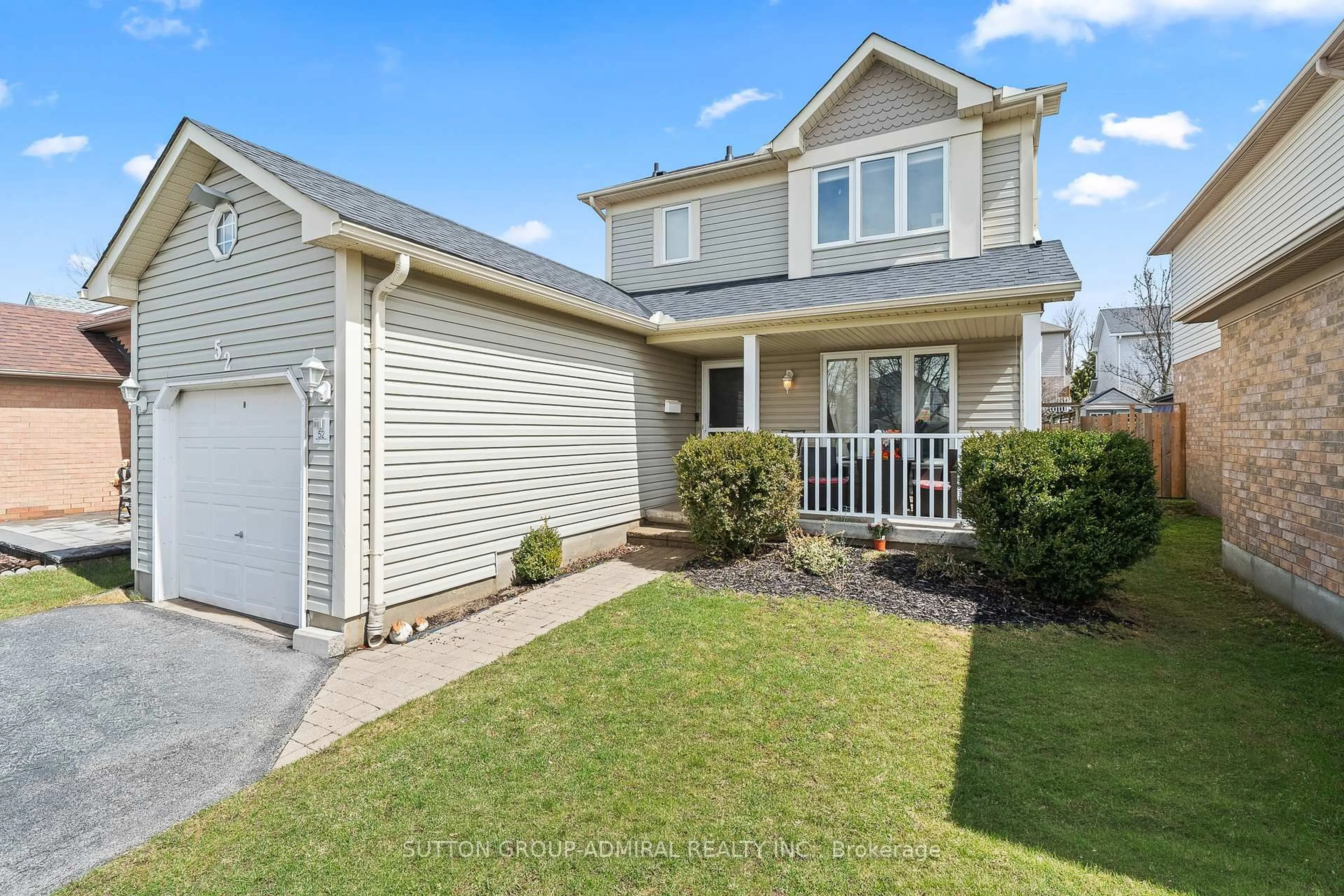 Home with vinyl exterior material, street for 52 Moir Cres, Barrie Ontario L4N 8B2